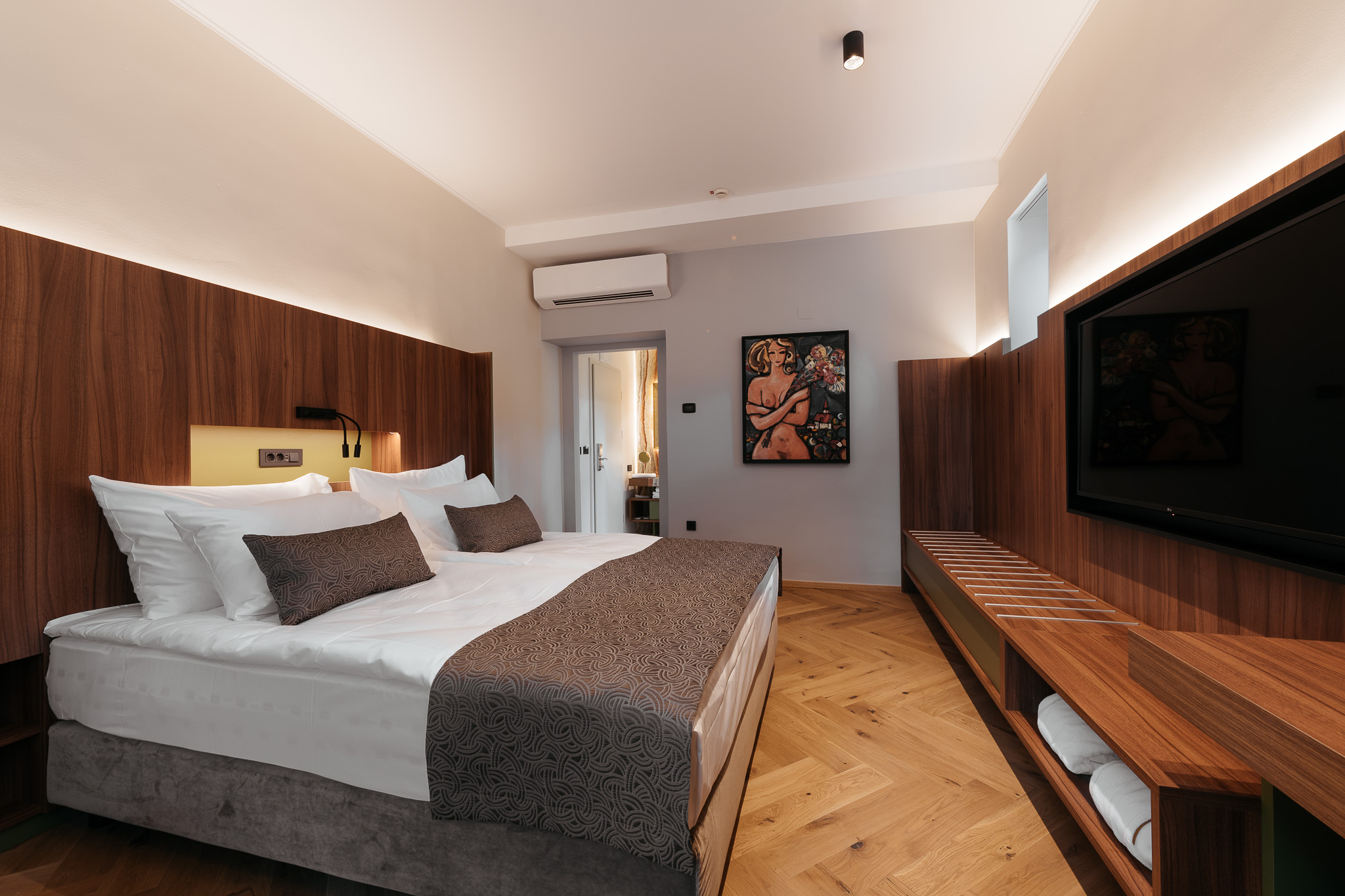 Double King Size Bed