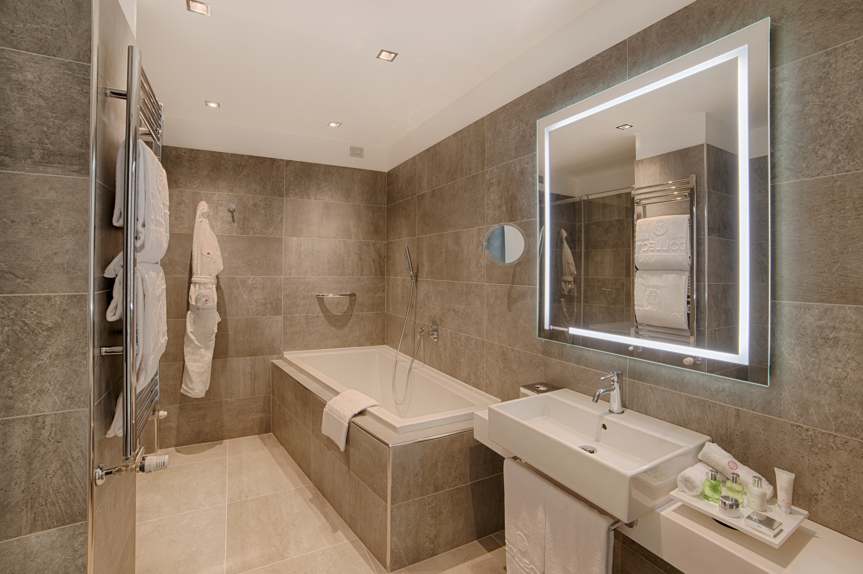 Junior Suite with Views