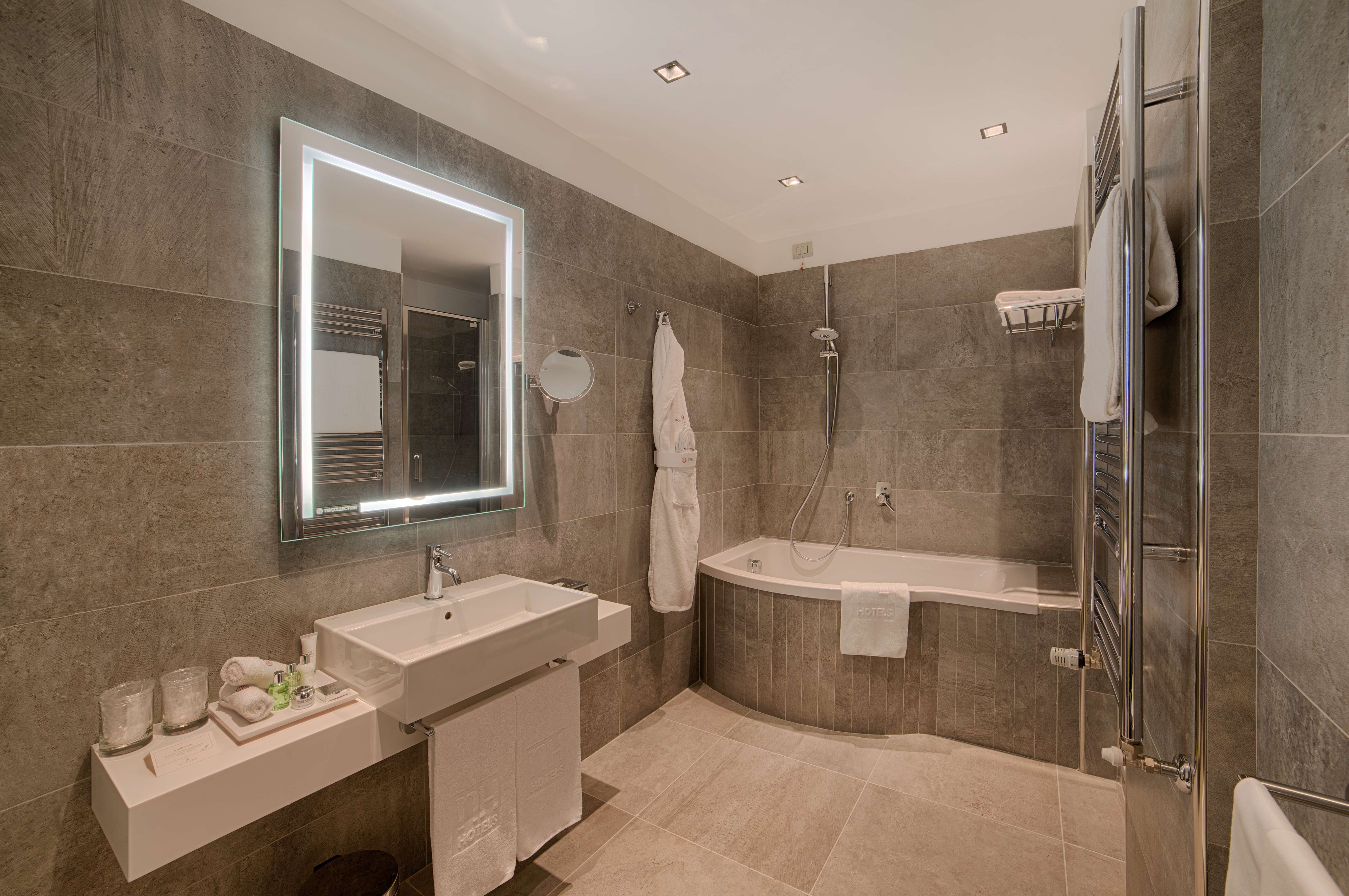 Family Room Connecting Room