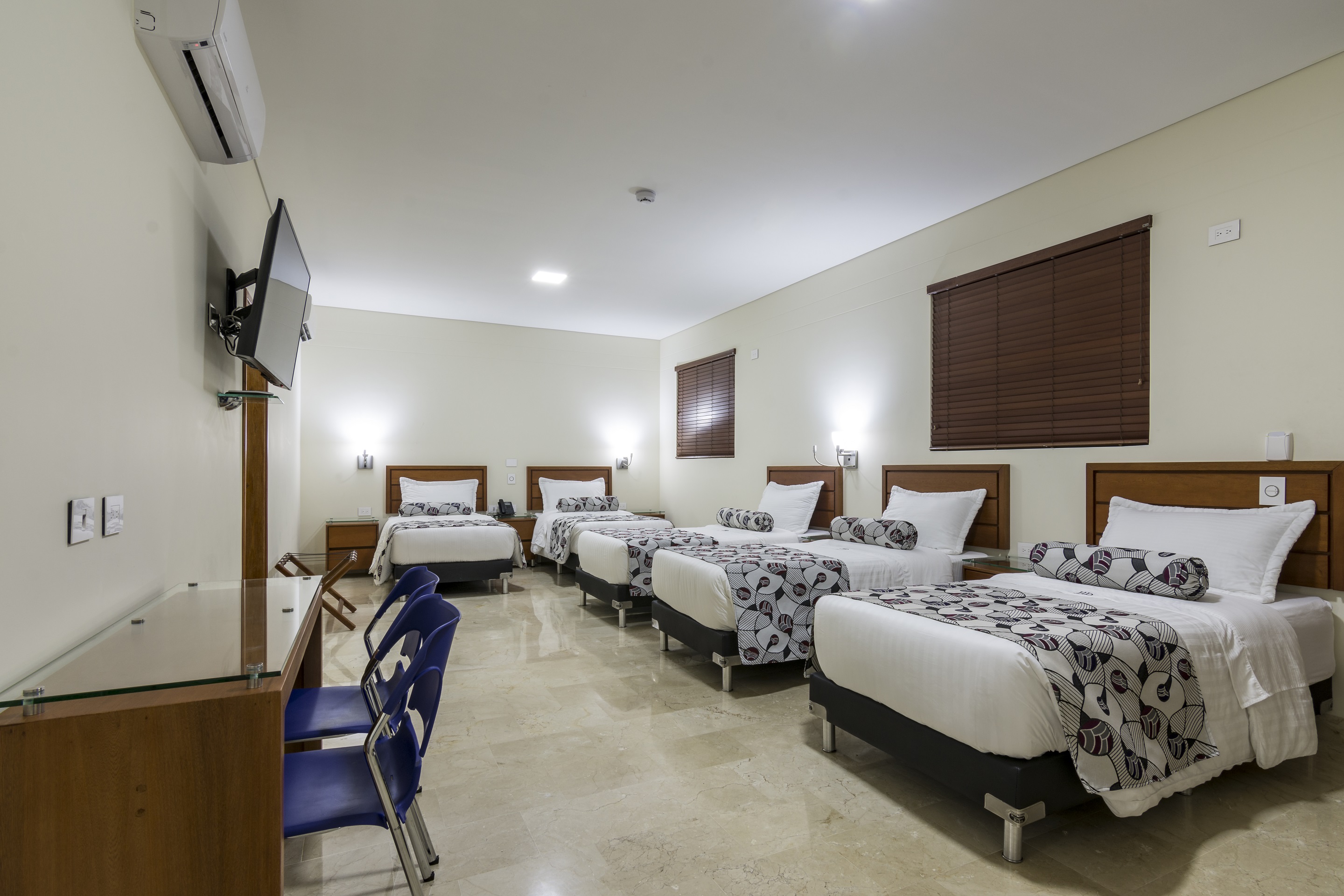 Family Room Capacity 6