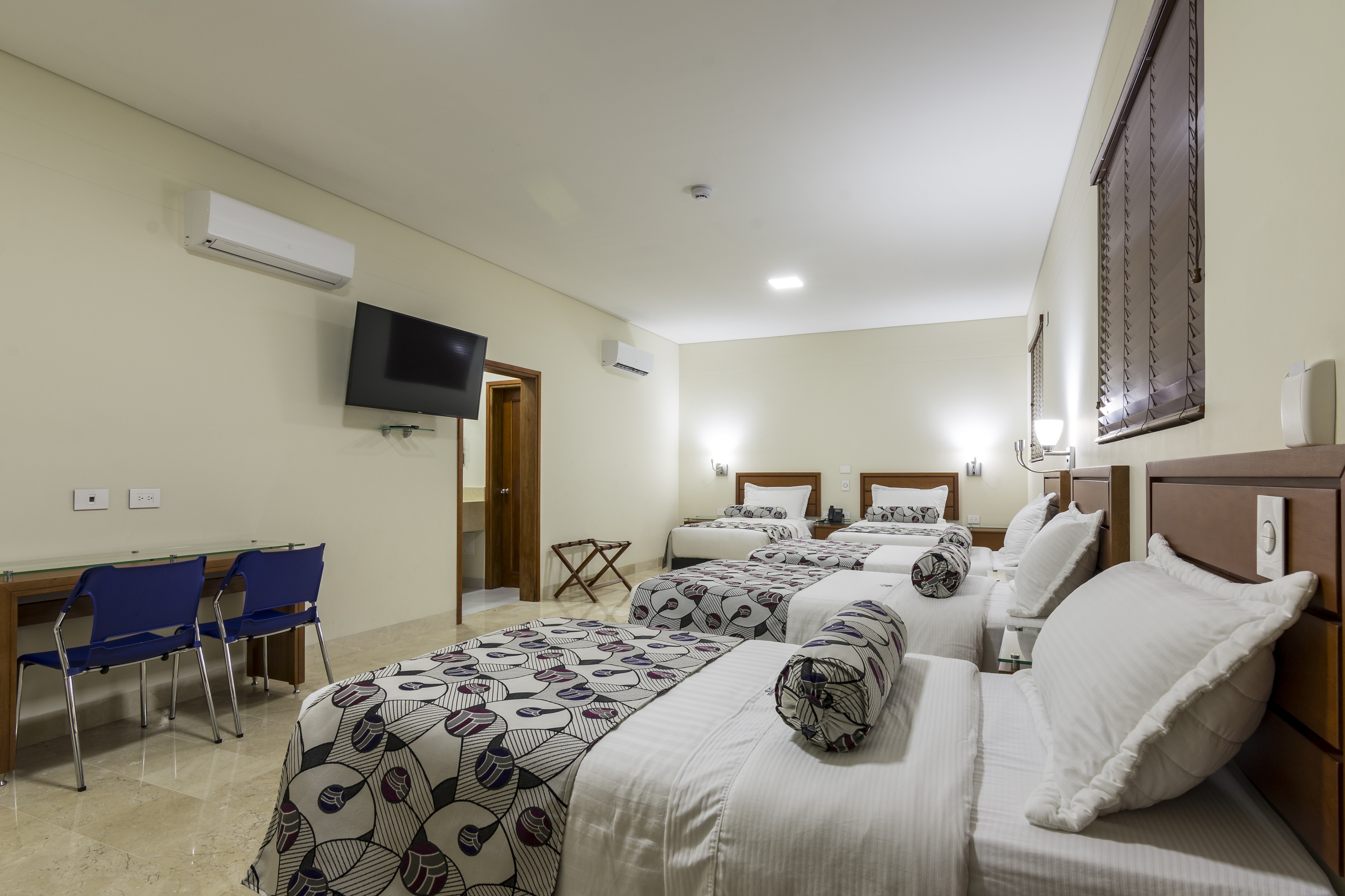 Family Room Capacity 6