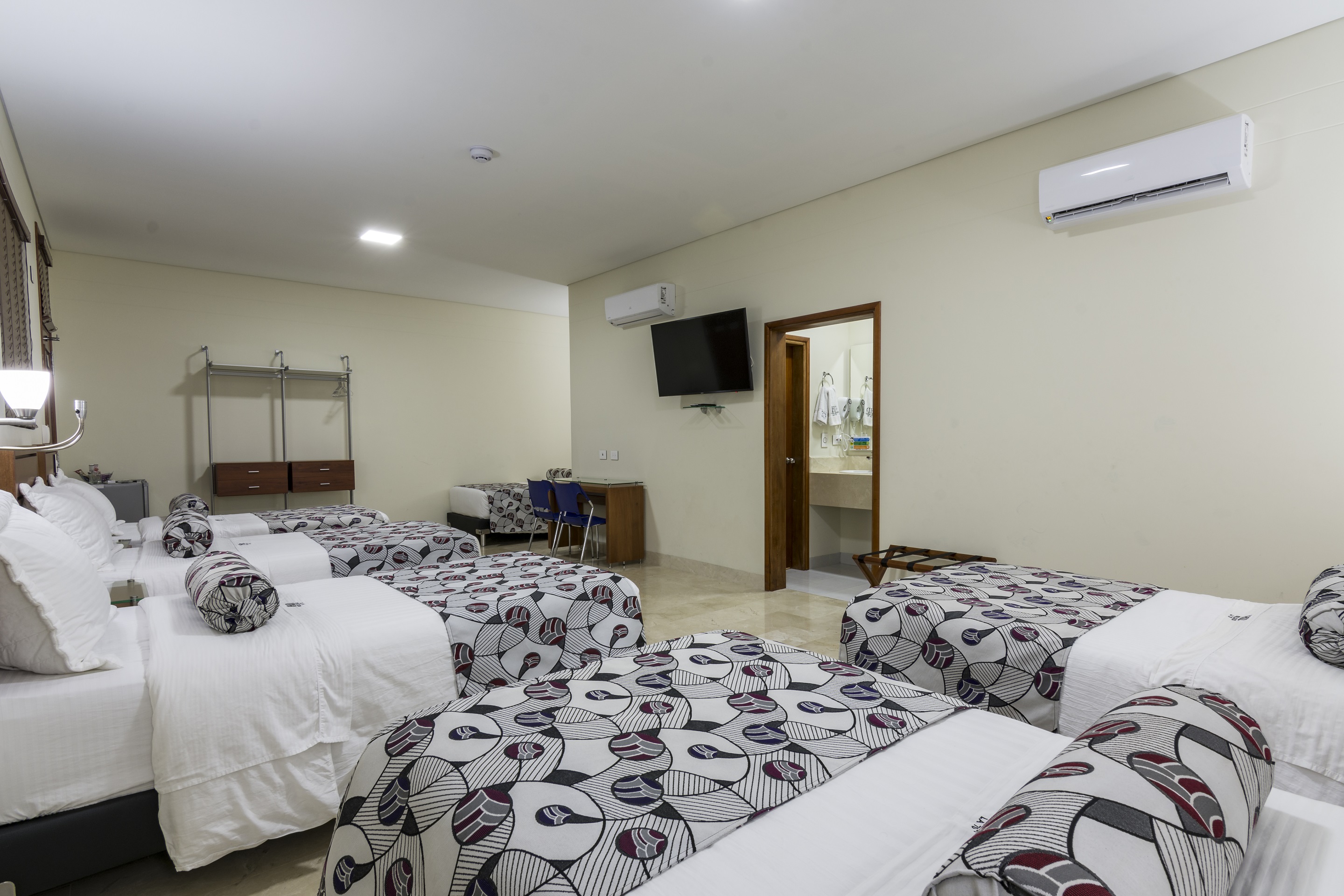 Family Room Capacity 6