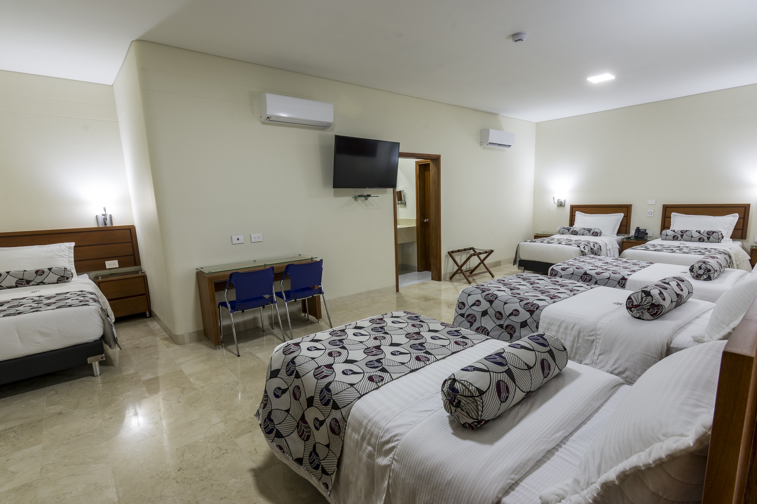 Family Room Capacity 6