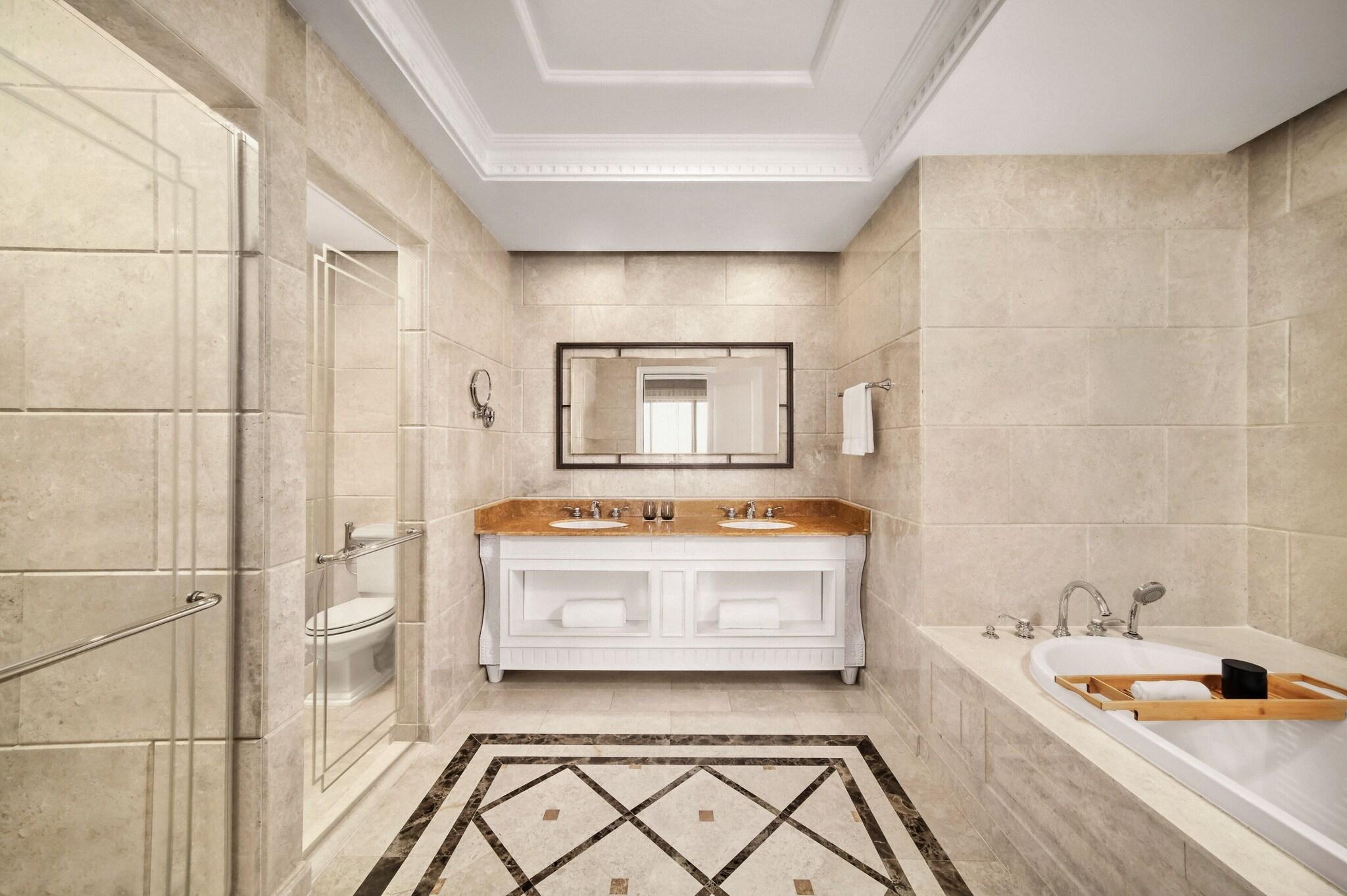 Suite Ocean View King Bed