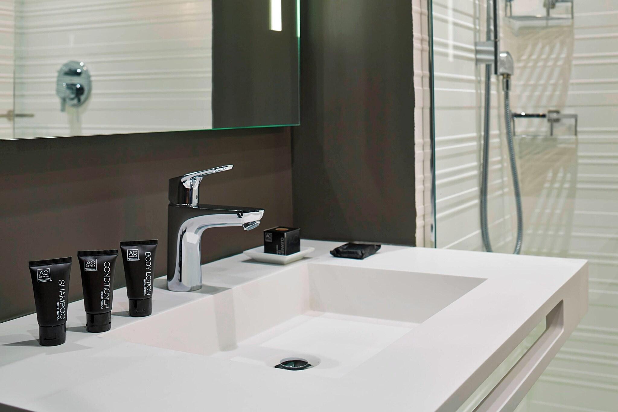 Double Deluxe King Bed