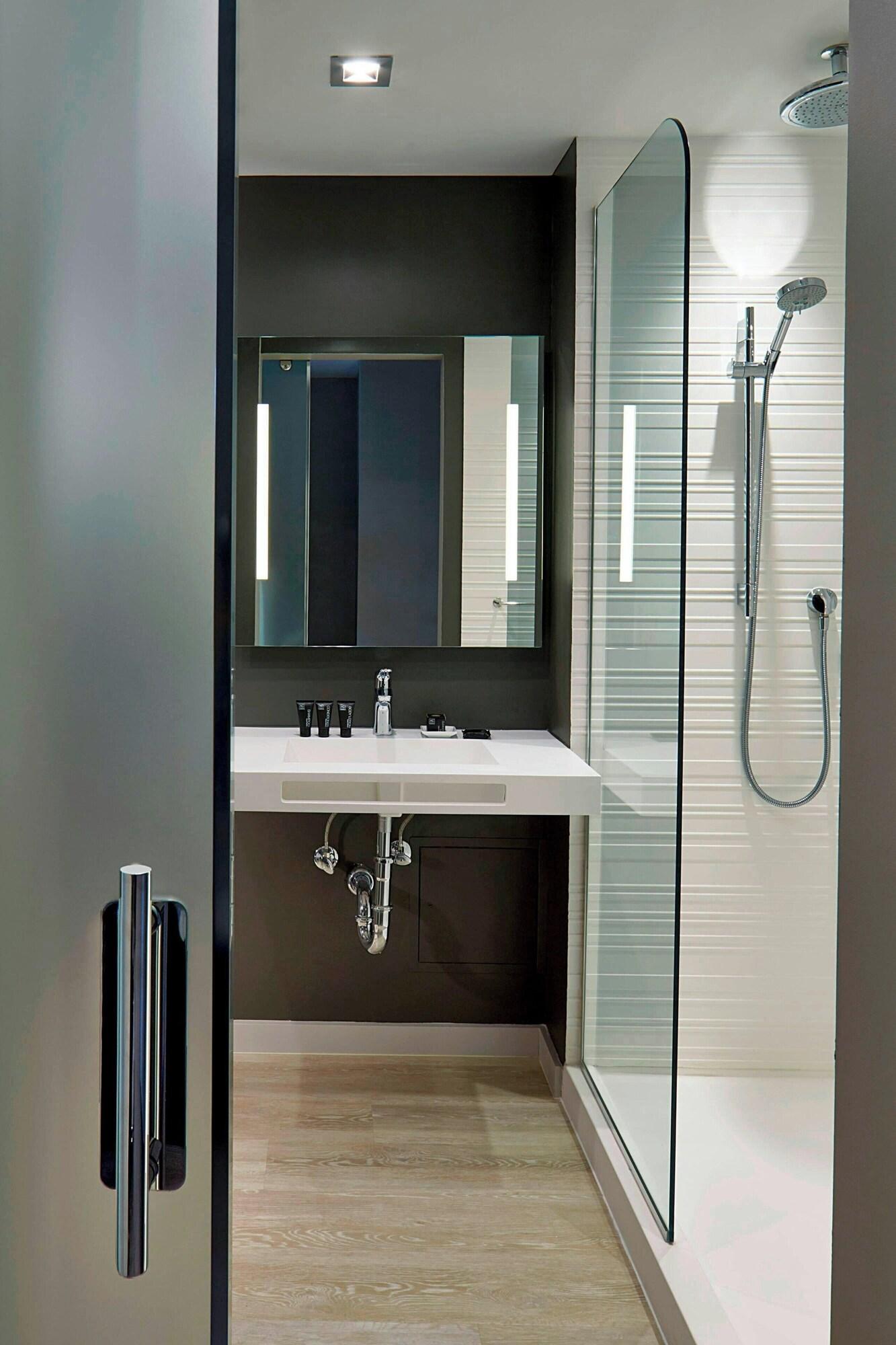 Quadruple Two Queen Beds