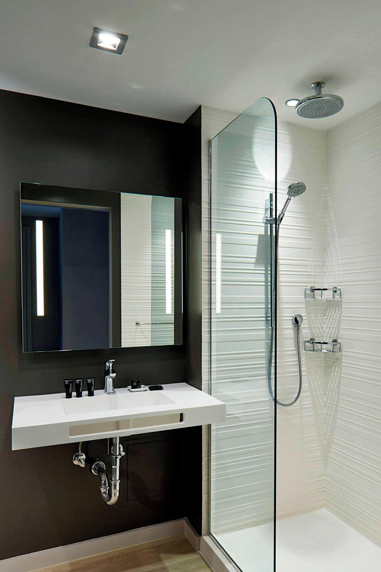 Double Deluxe King Bed