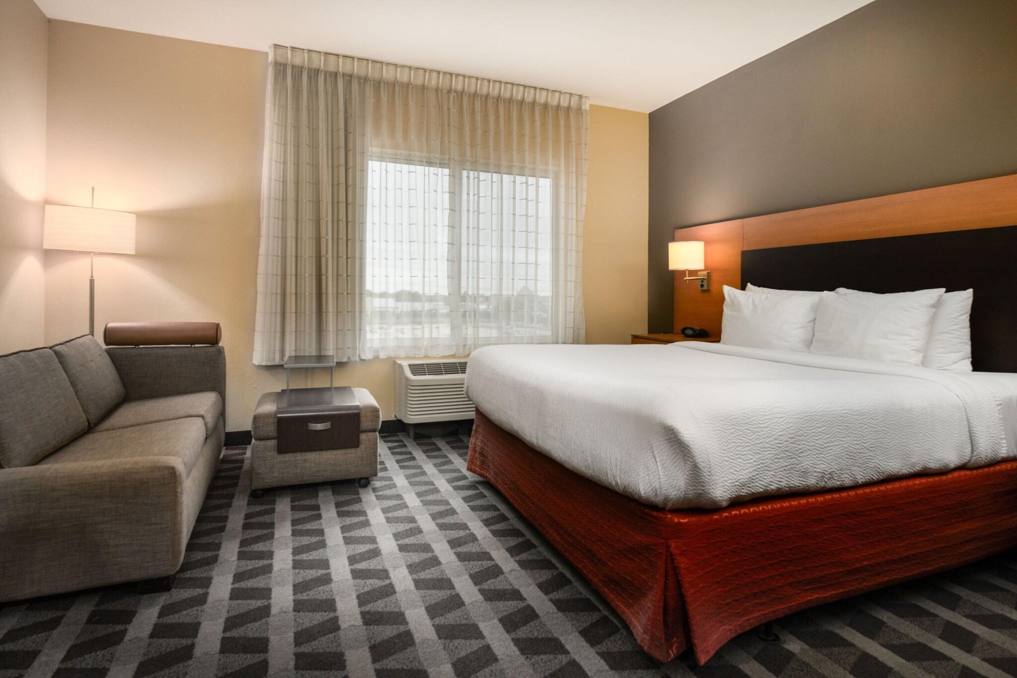 Studio Accessible King Size Bed
