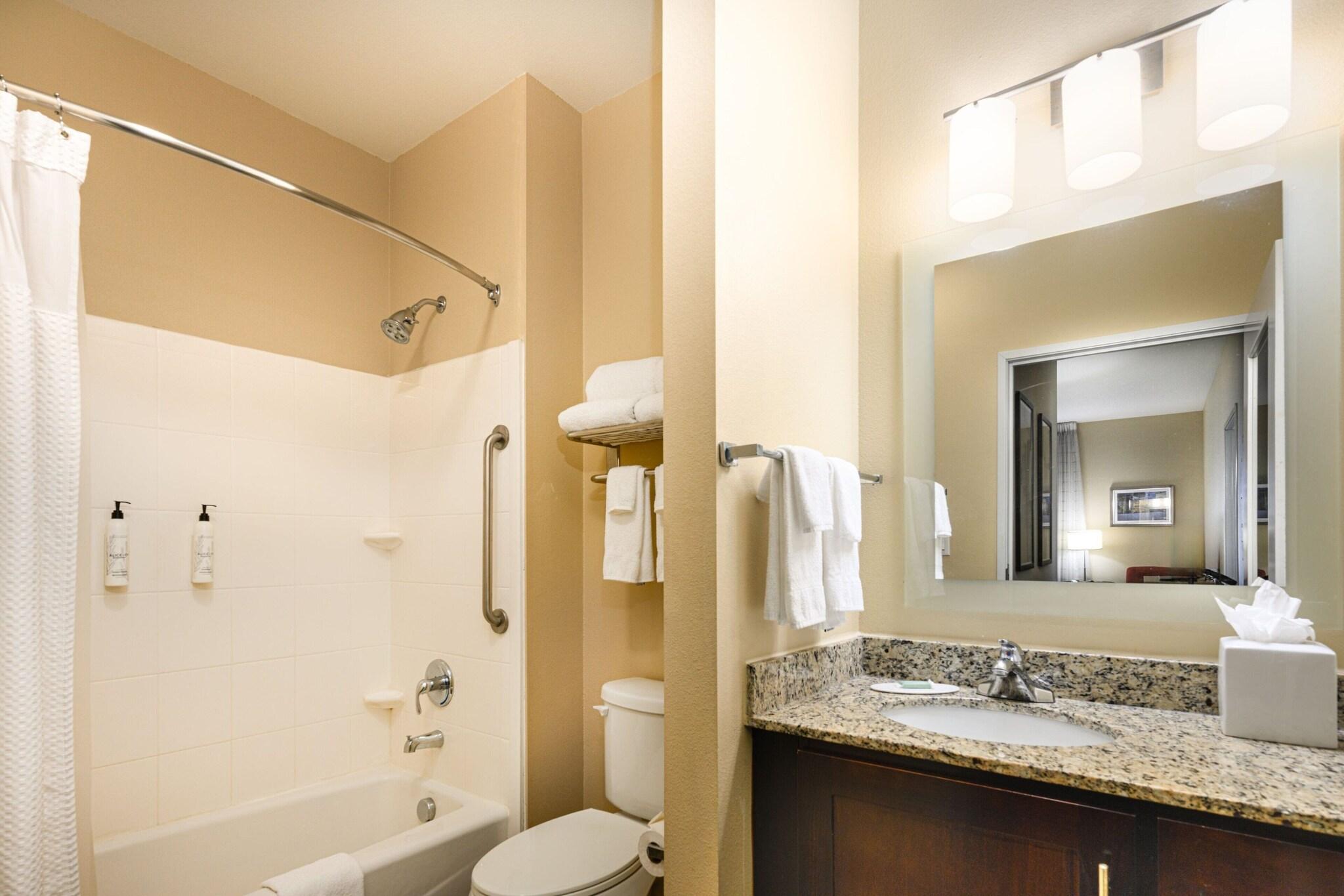 Suite Accessible-queen Size Bed
