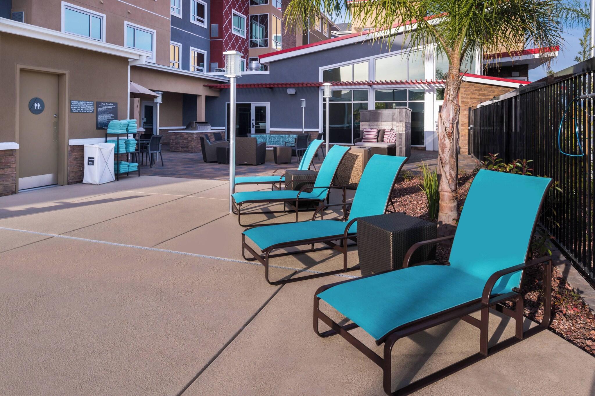 Studio King Size Bed