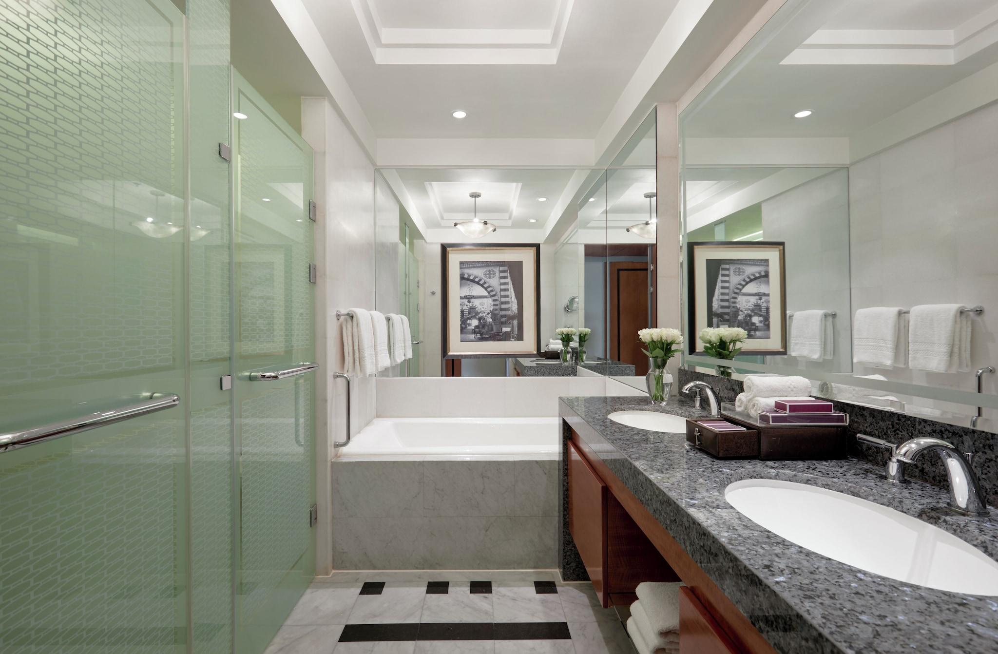 Double King Bed Smoking