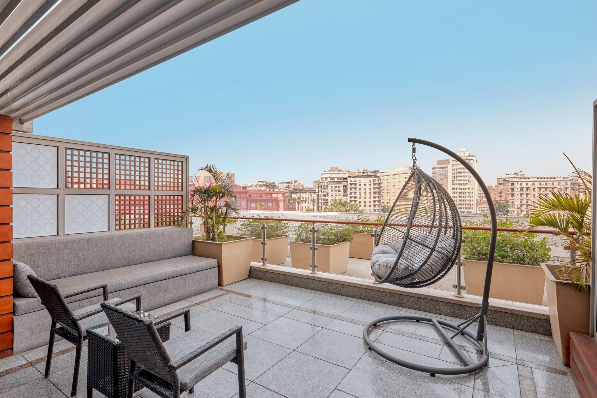 Quadruple Smoking with Views