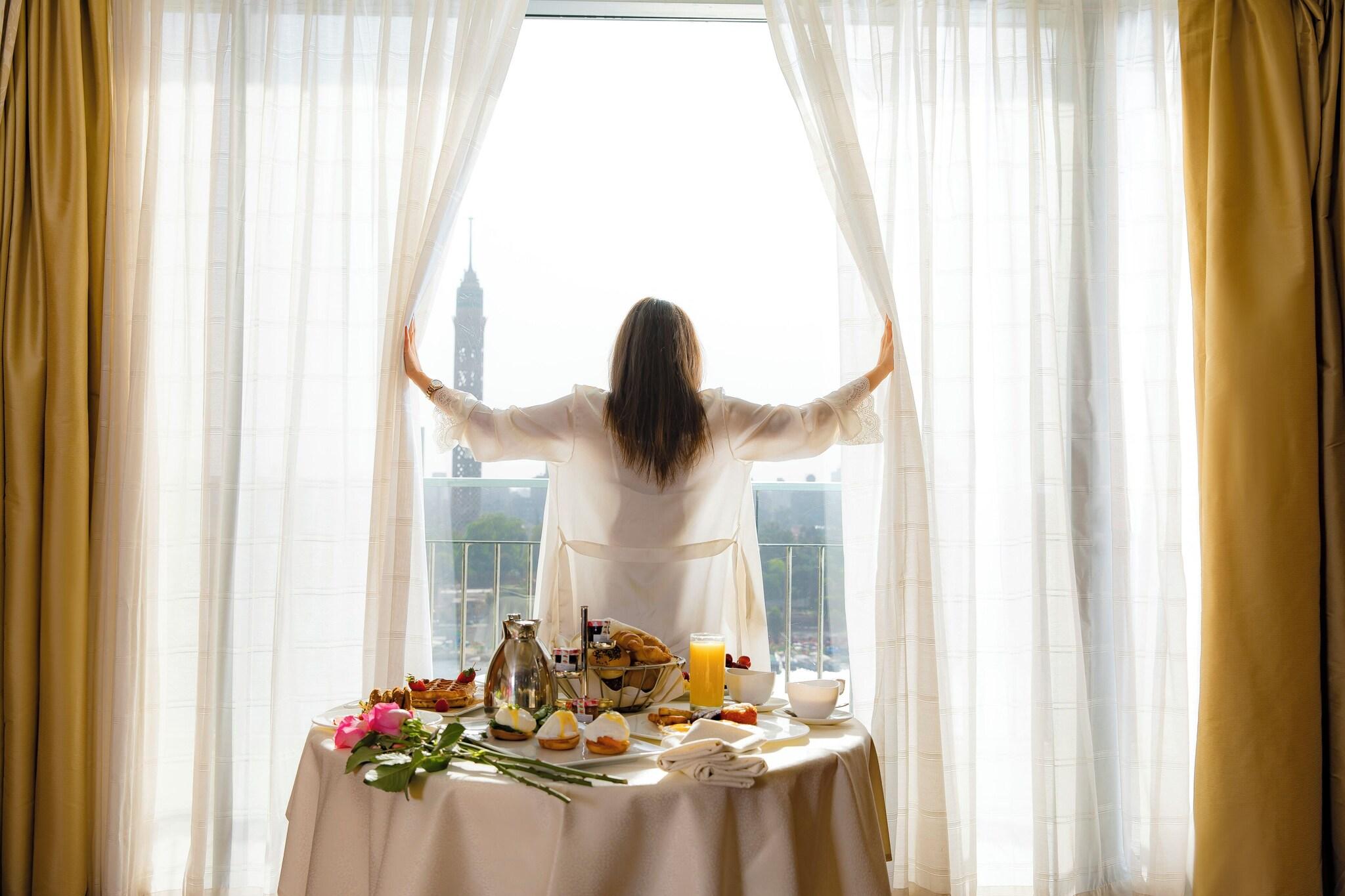 Double King Bed Smoking