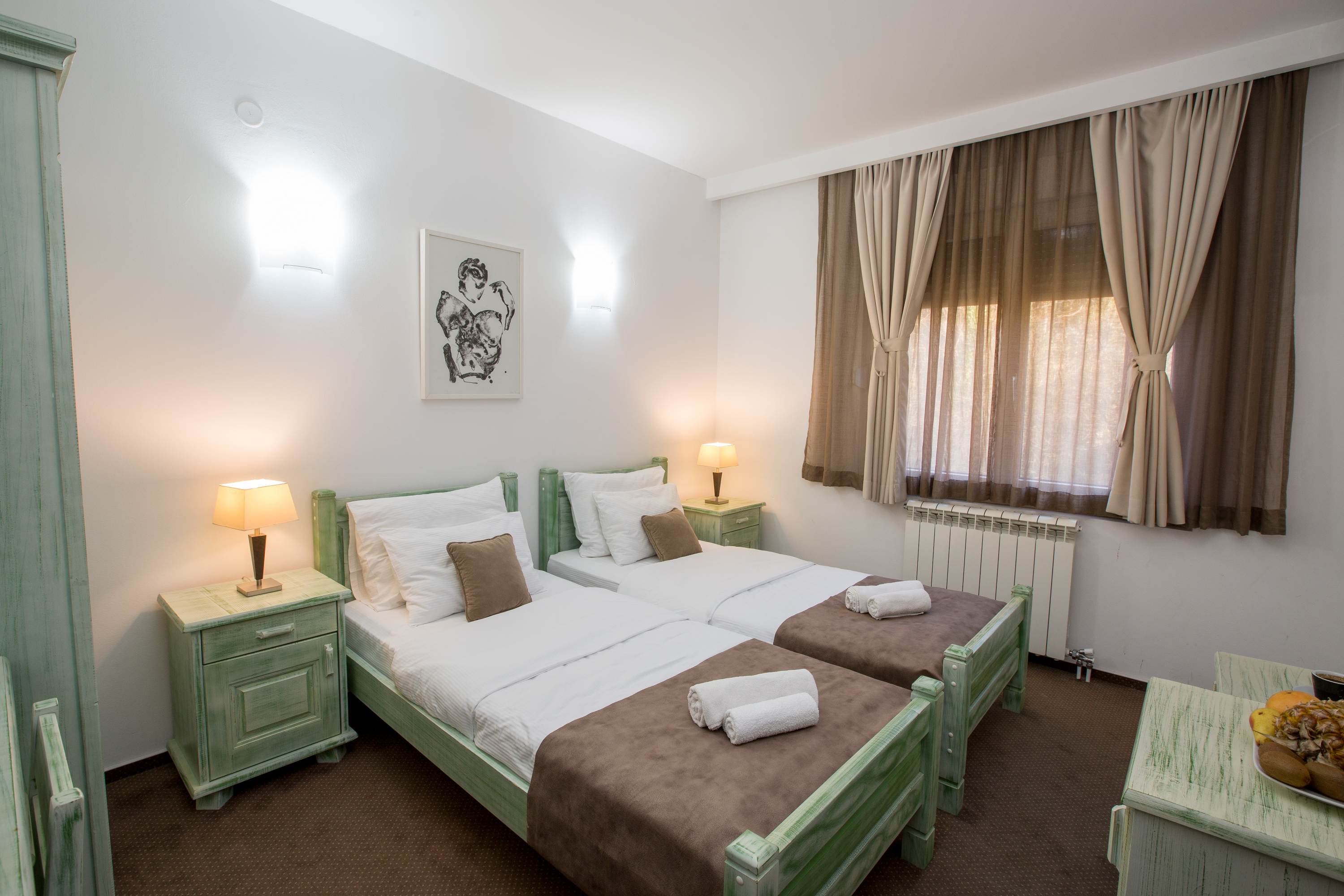 Double or Twin Standard