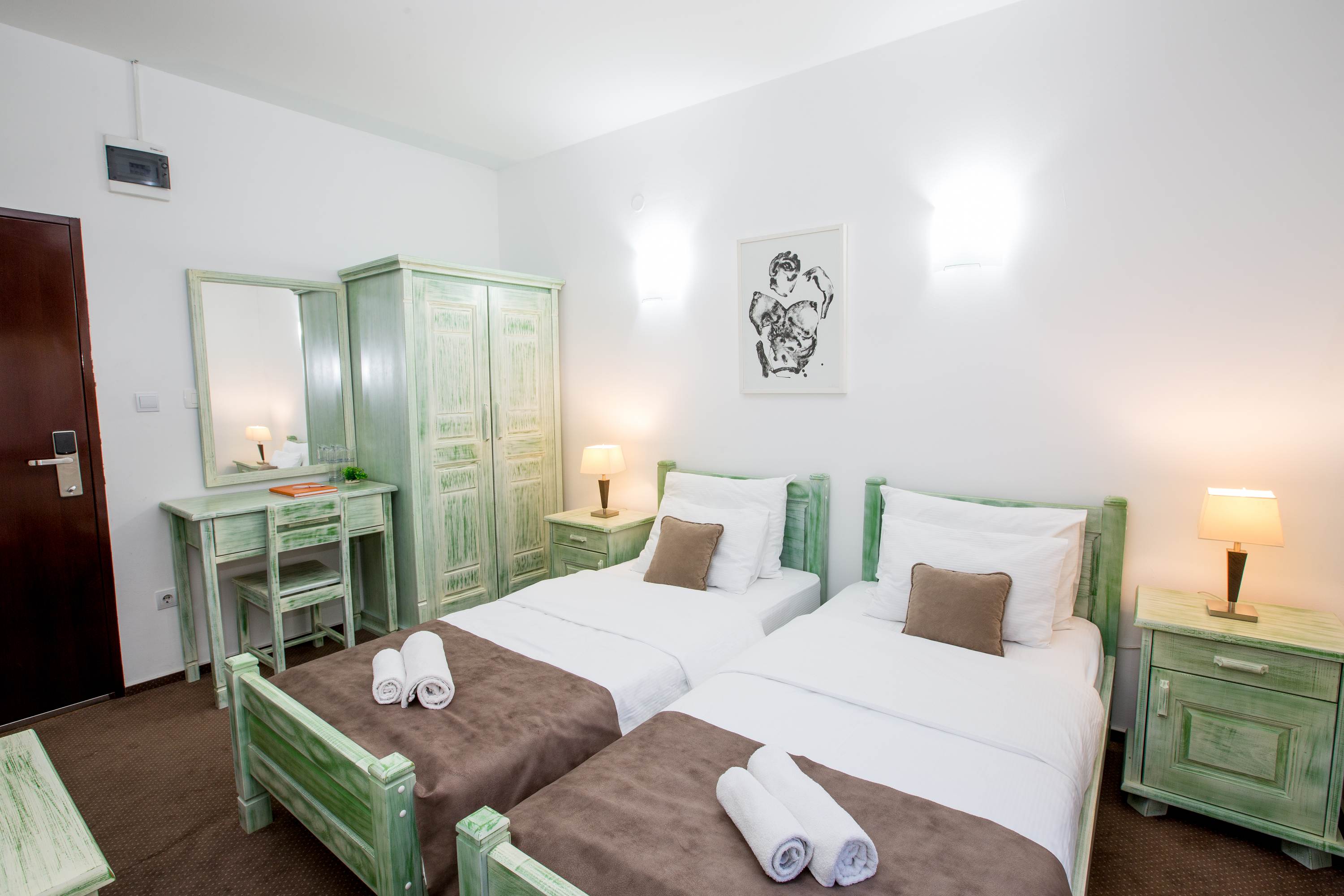 Double or Twin Standard