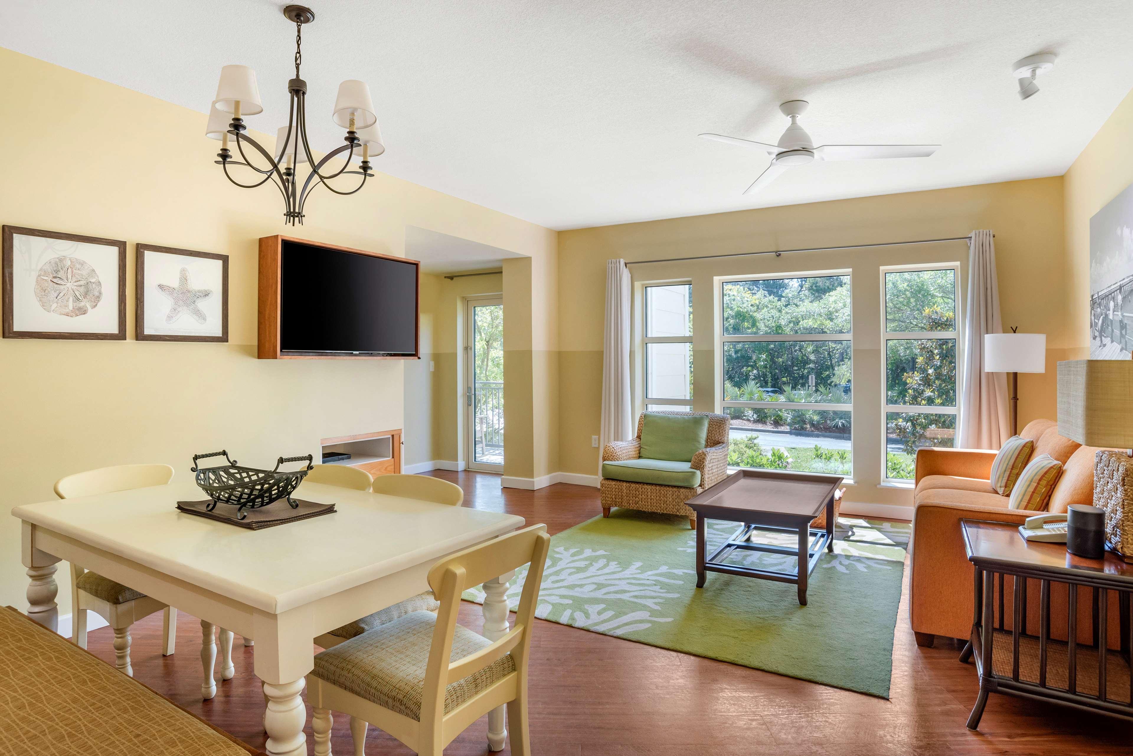 Suite Accessible King Size Bed