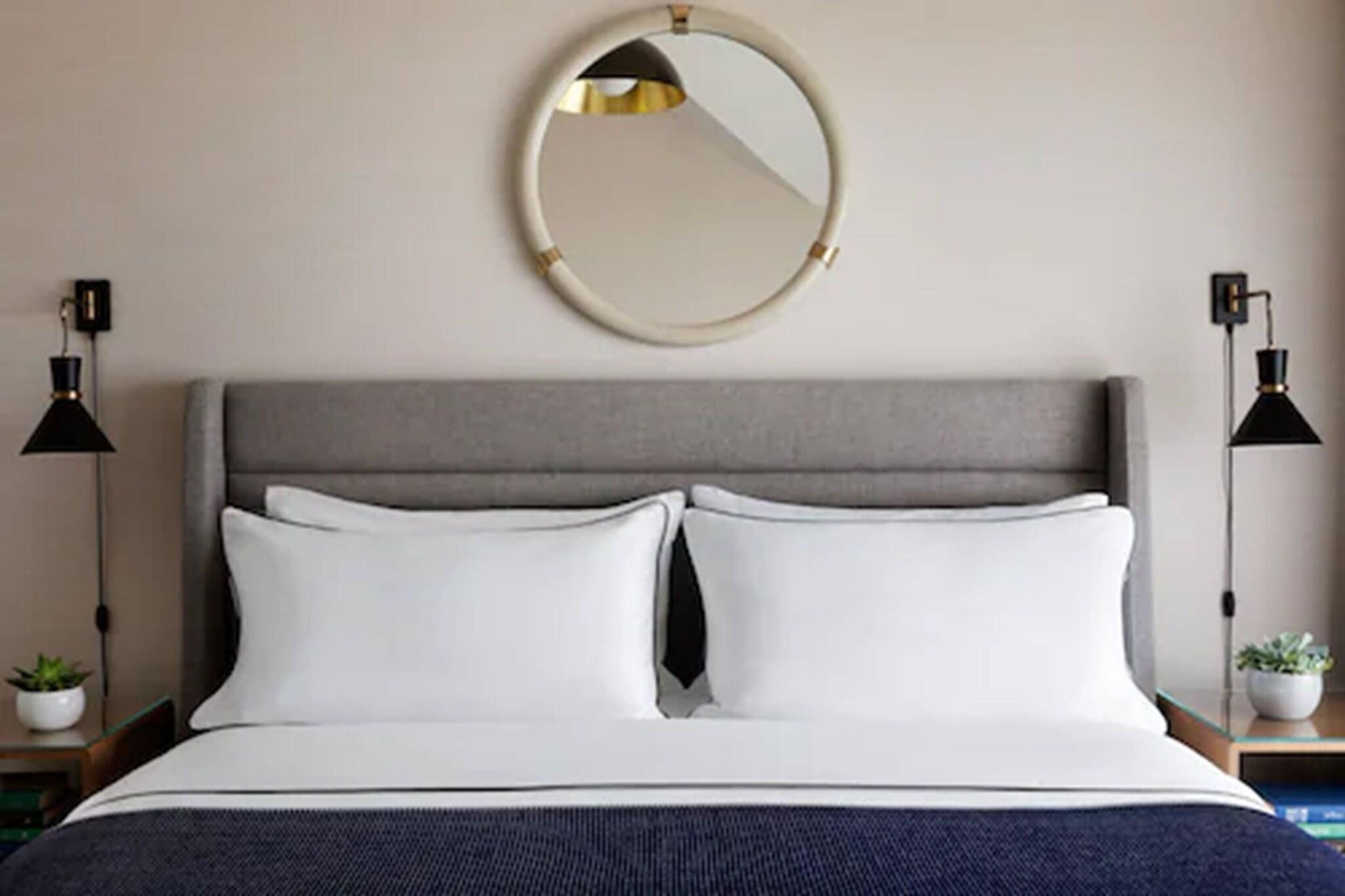 Junior Suite Ocean View King Bed