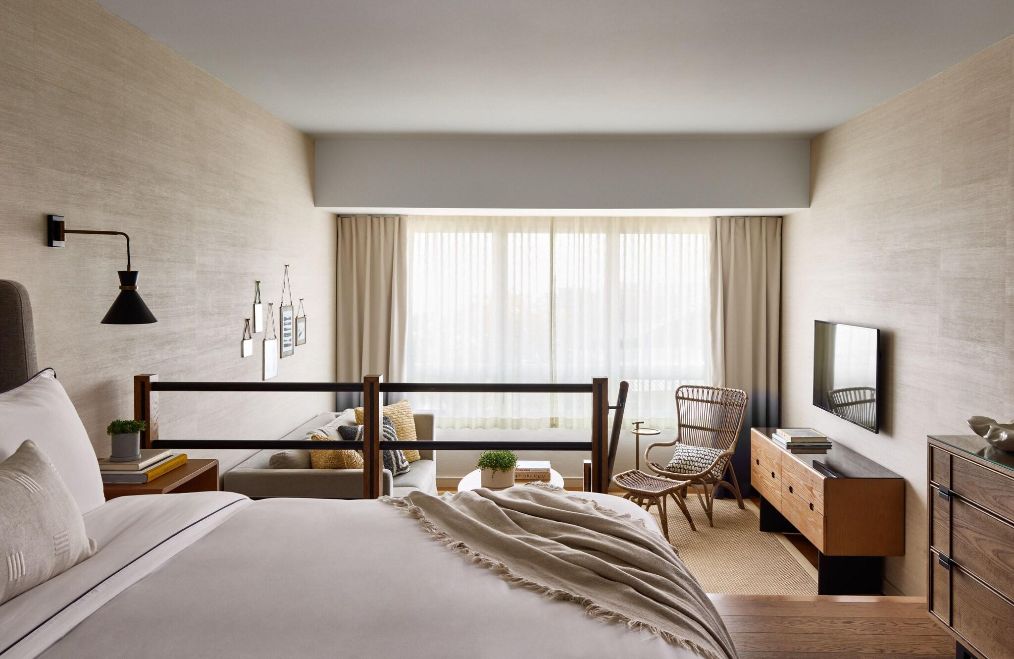 Junior Suite Ocean View King Bed