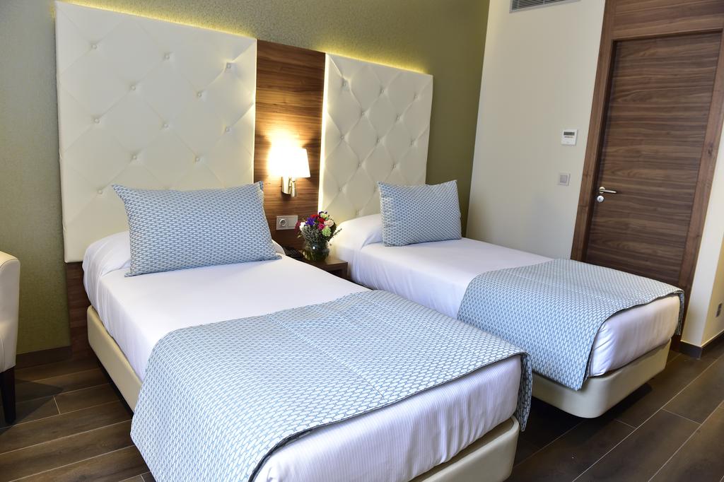 Twin Deluxe City View