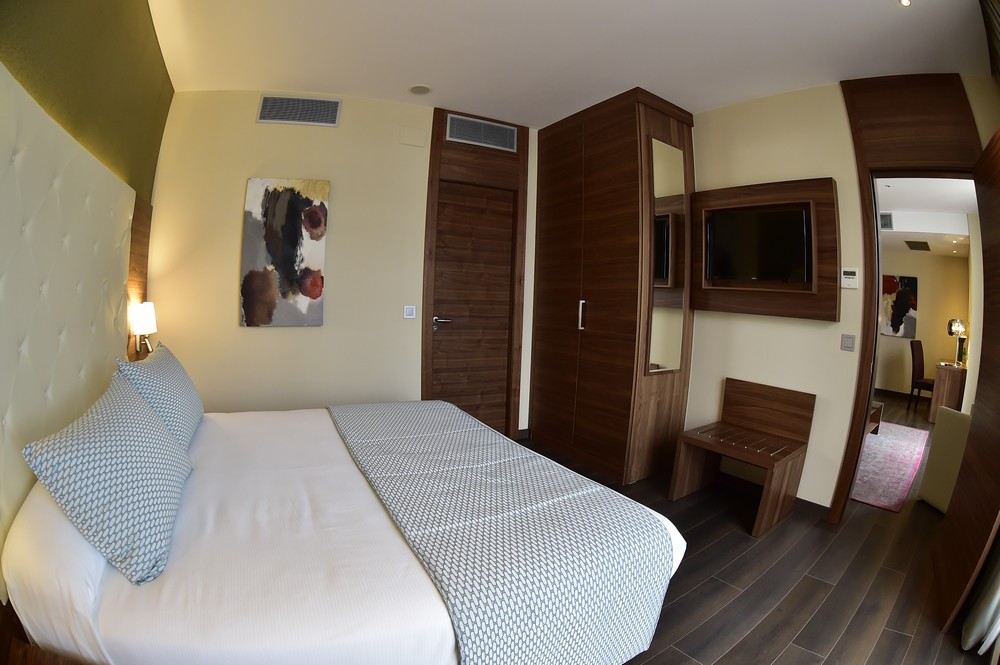 Double Deluxe City View King Bed