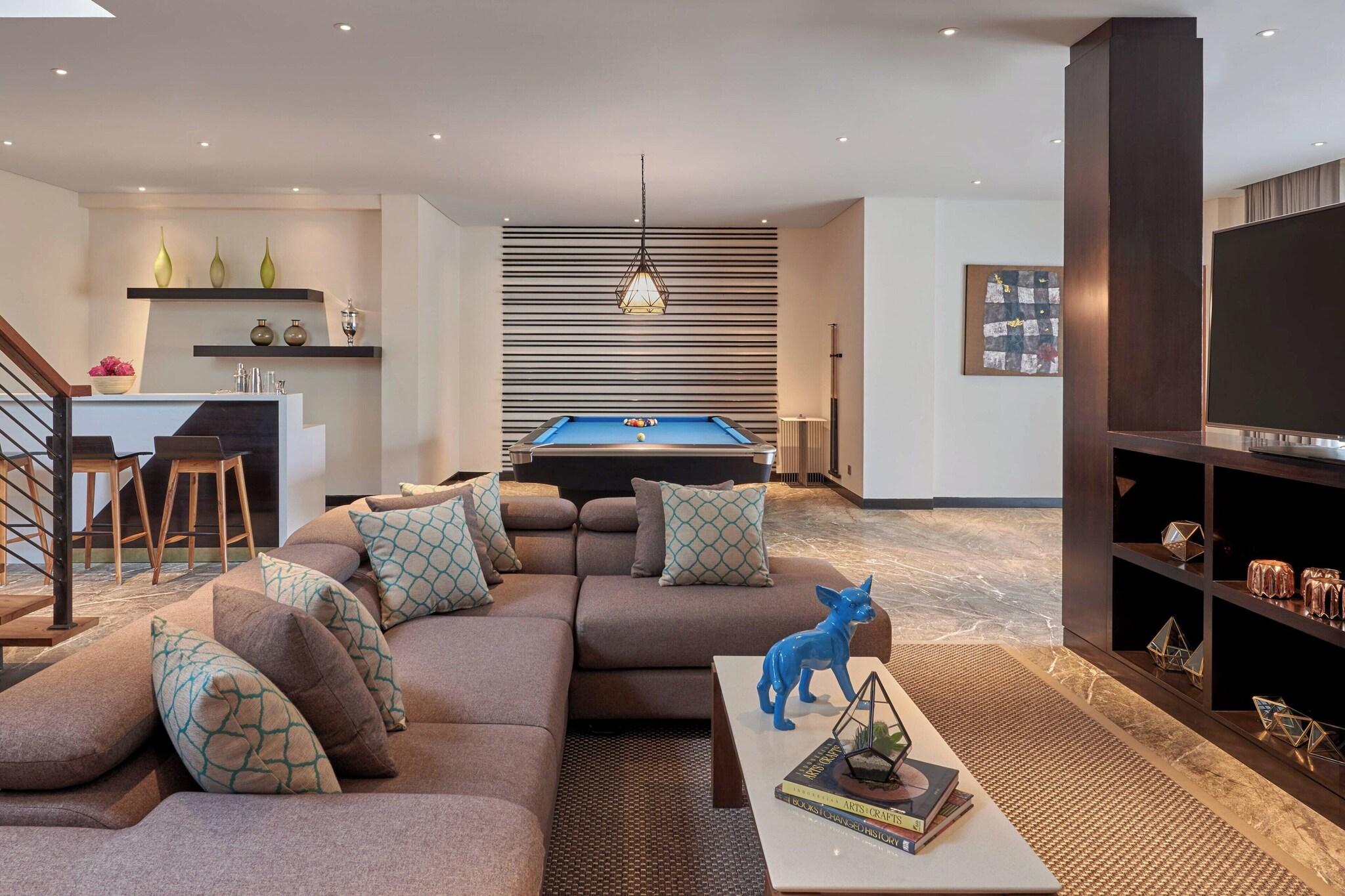 Villa Presidential with Views