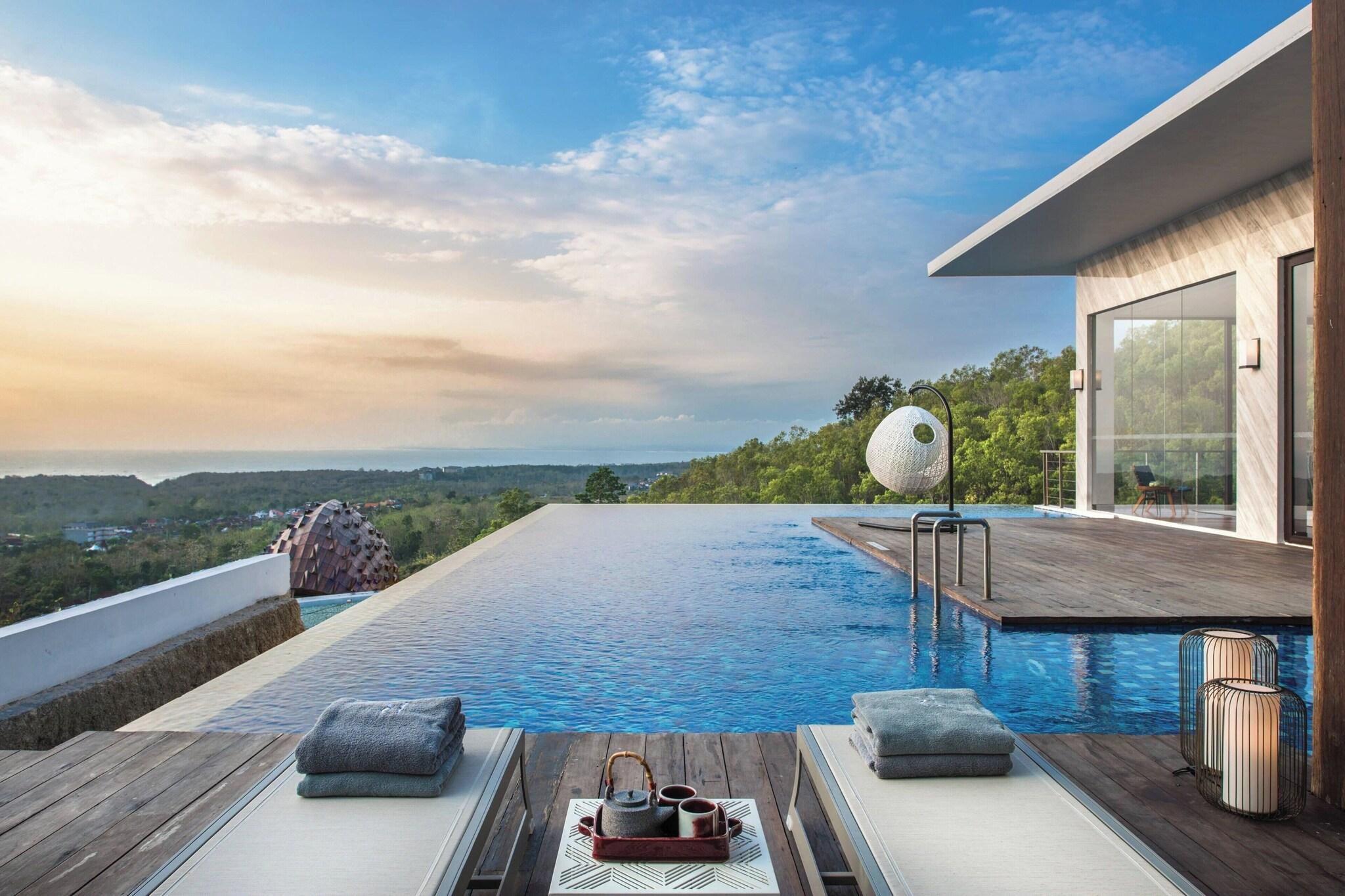 Villa Presidential with Views