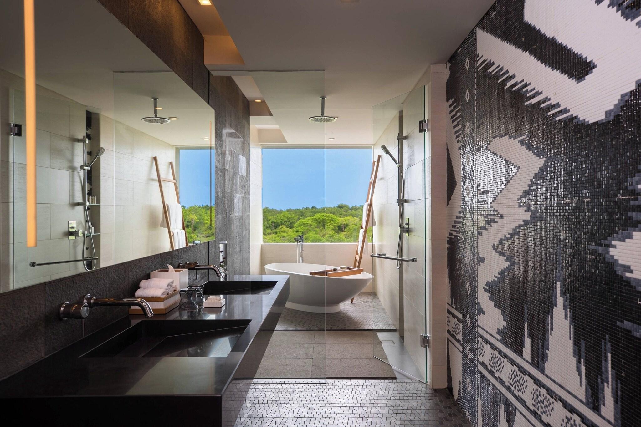 Twin Deluxe with Views