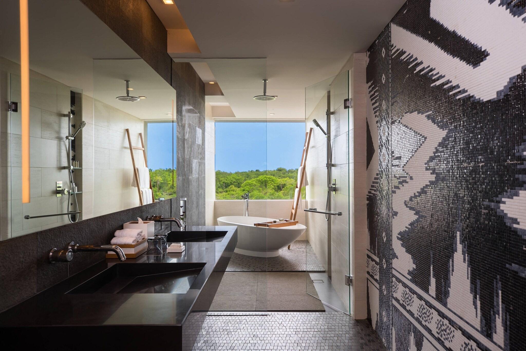 Twin Deluxe with Views