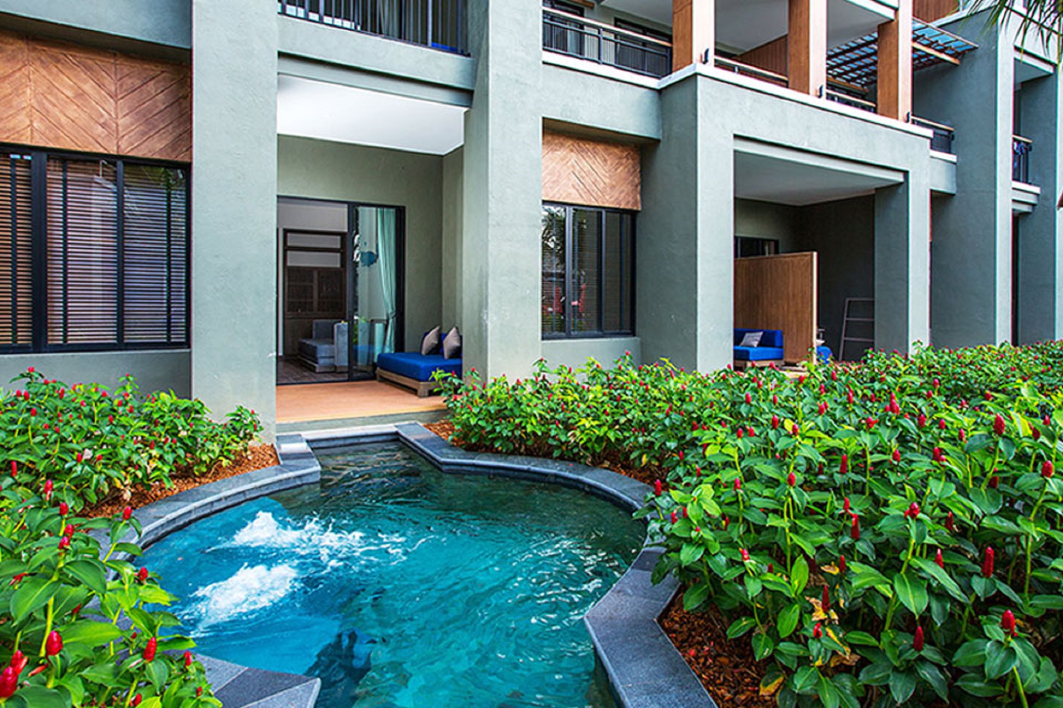 Suite Deluxe Pool View