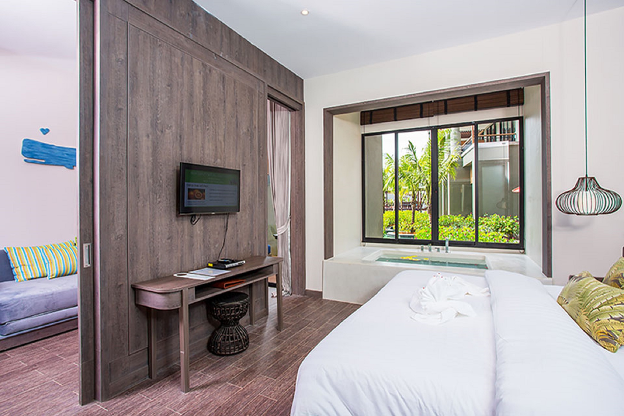 Suite Deluxe Pool View