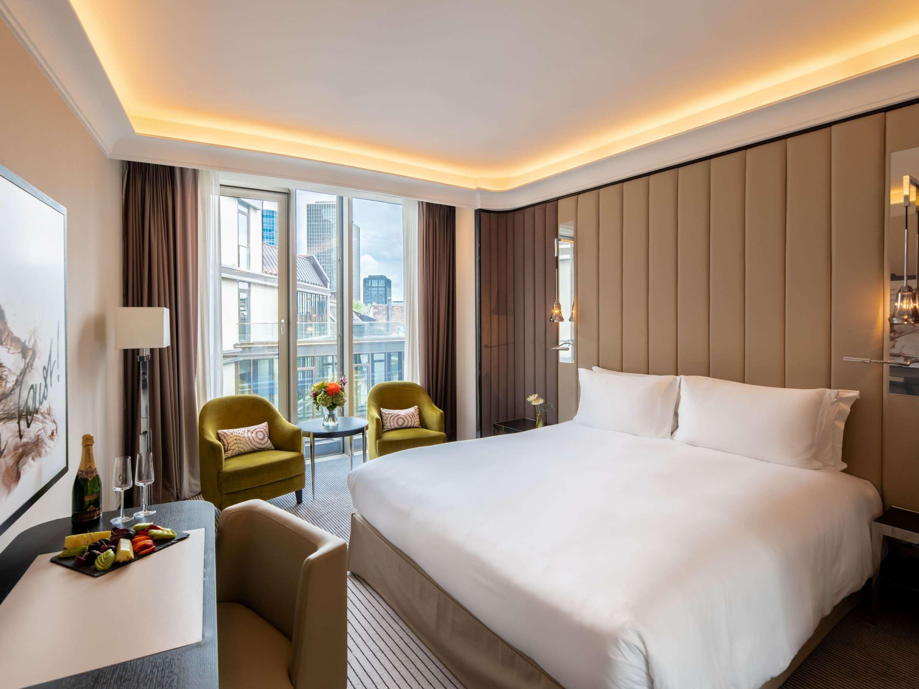 Double Classic Queen Bed