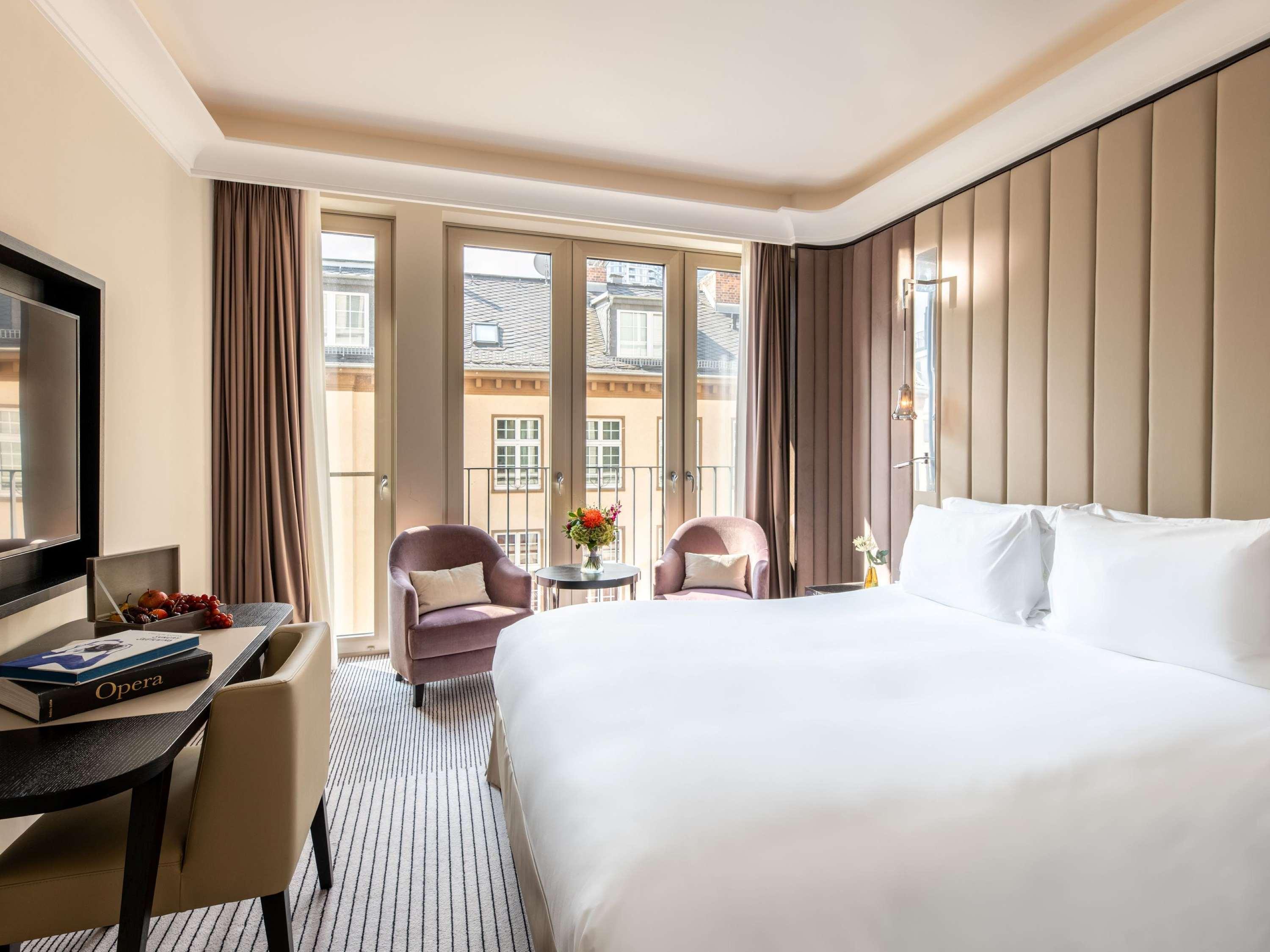 Double Classic Queen Bed