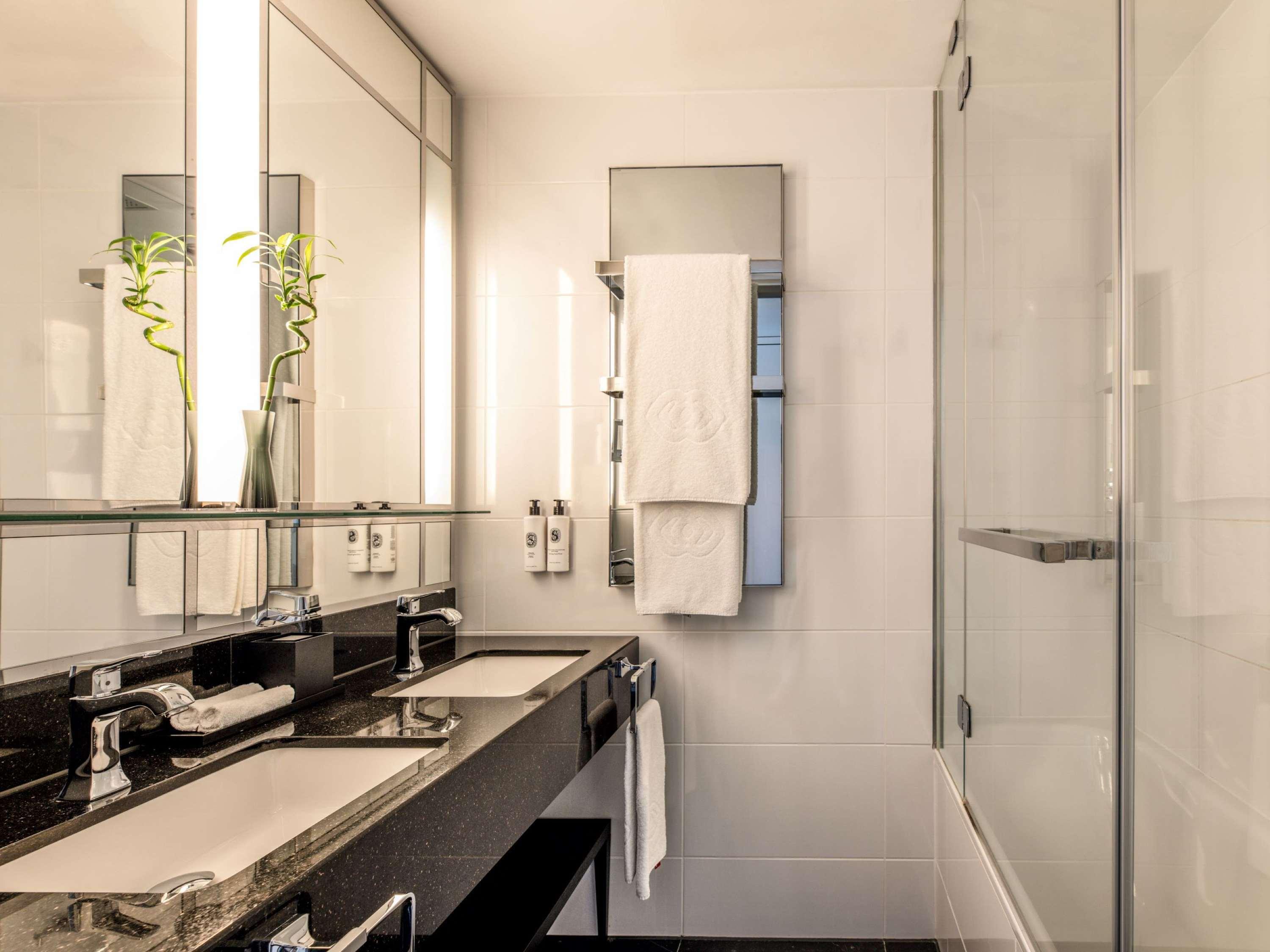 Double Classic Queen Bed