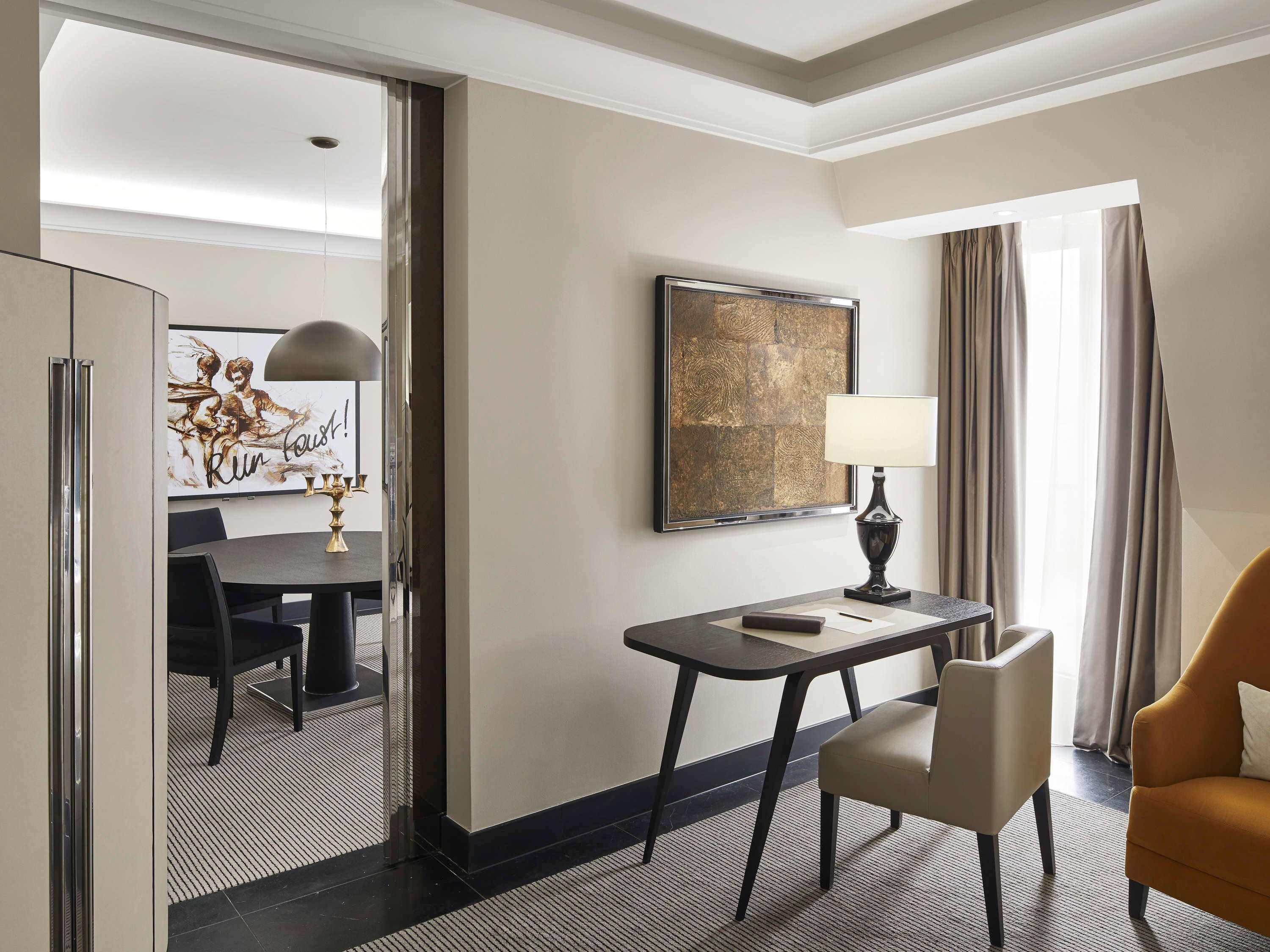 Suite City View King Bed