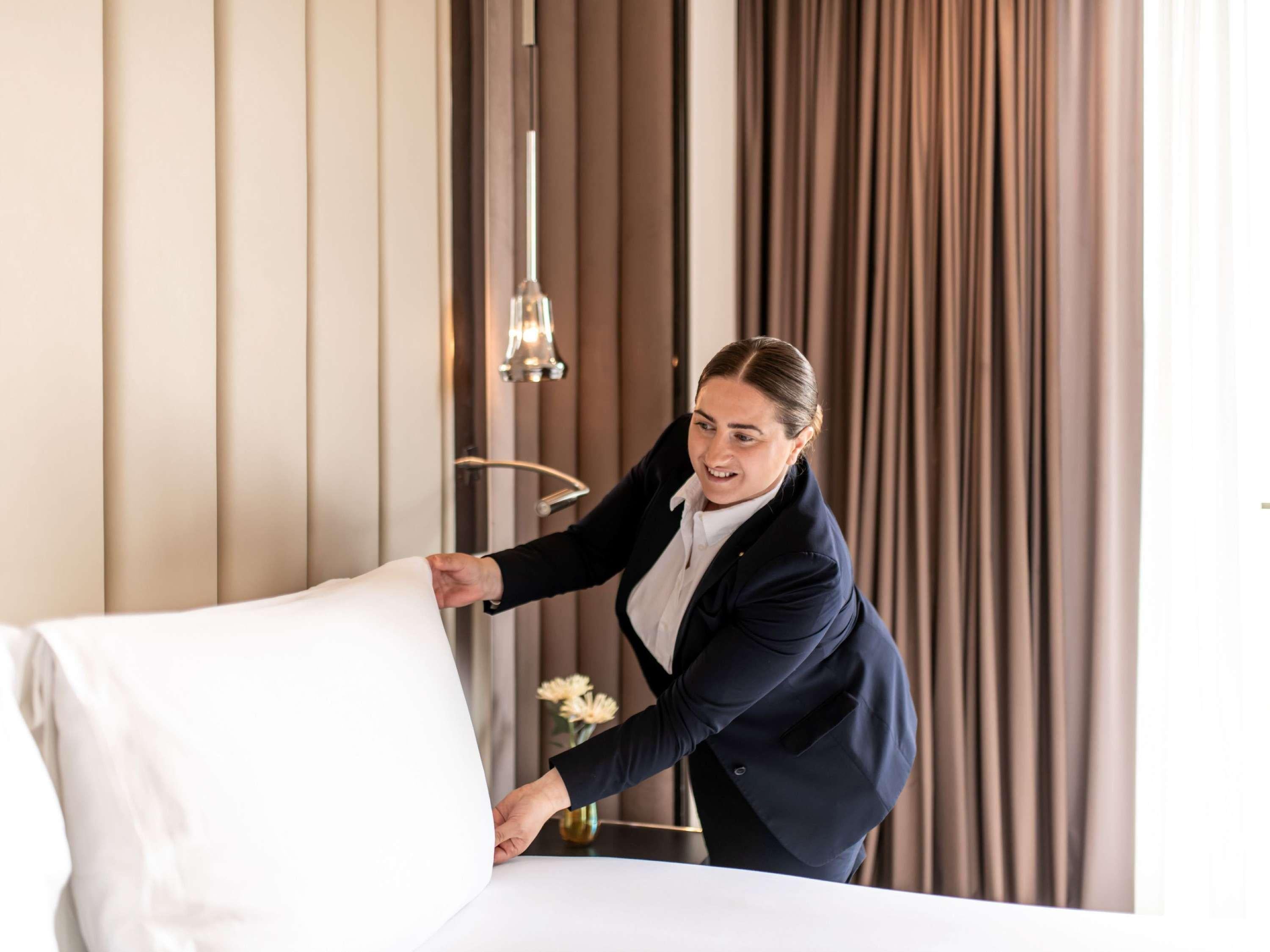 Suite City View King Bed