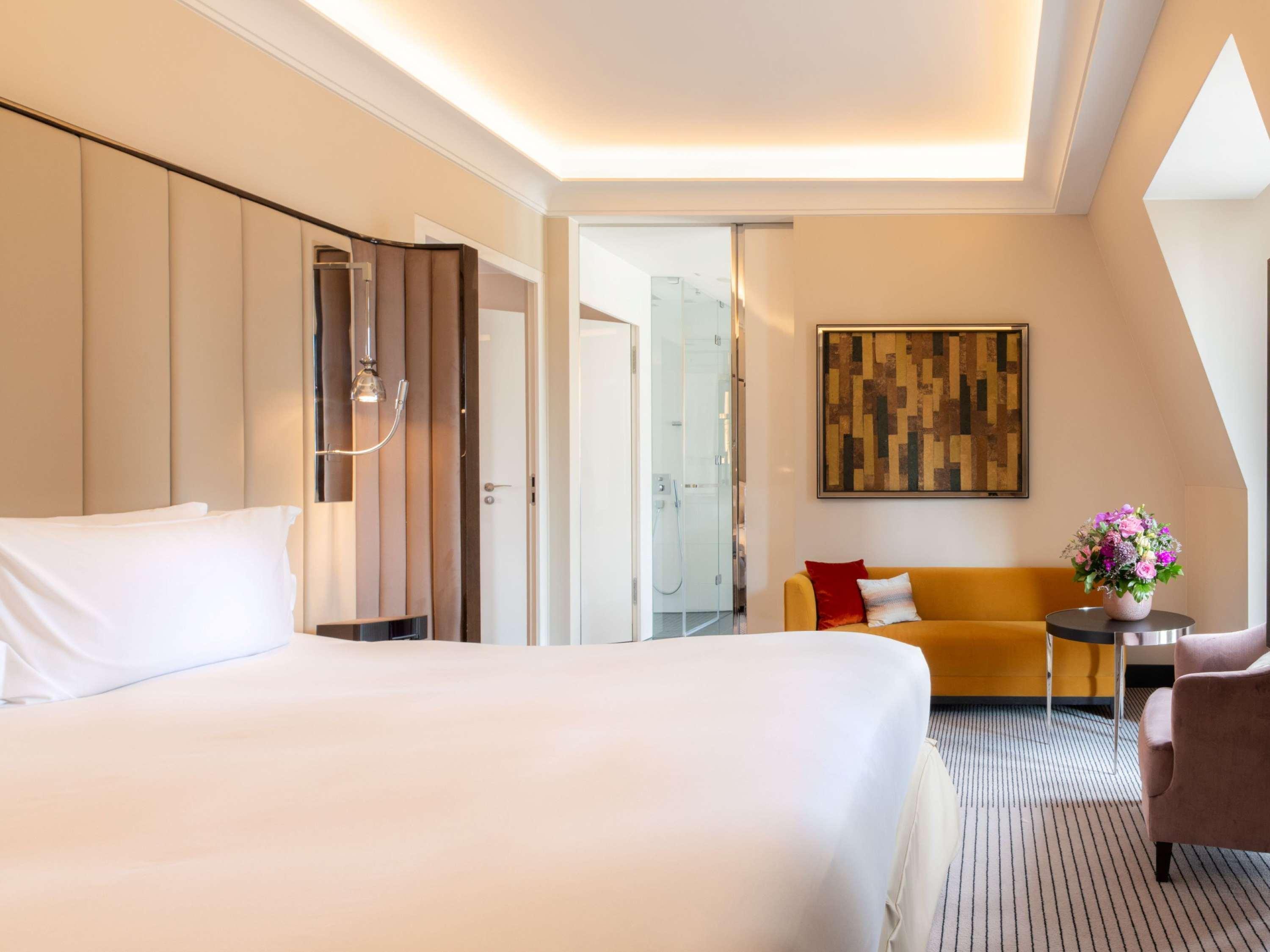 Suite City View King Bed