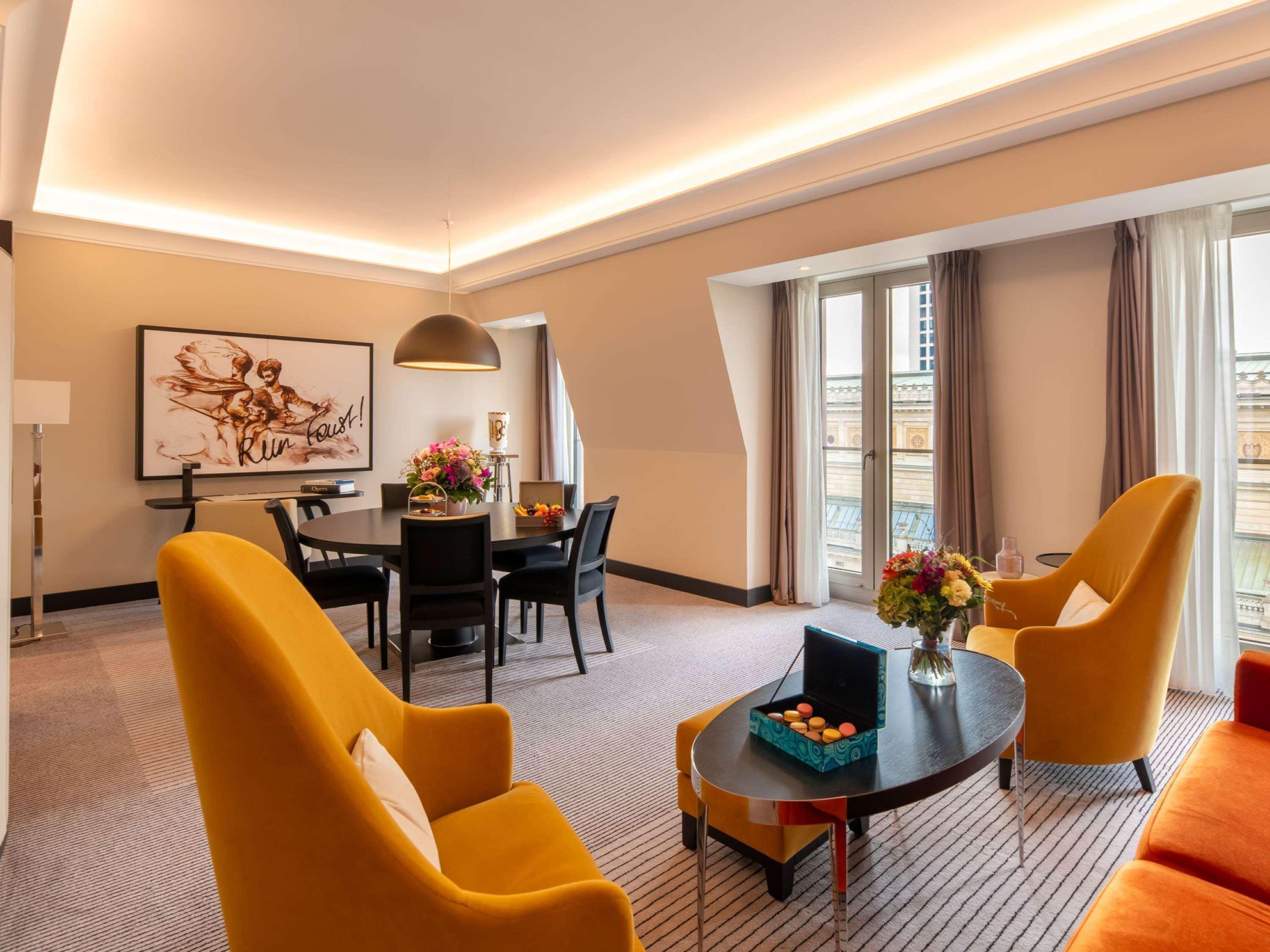 Suite City View King Bed