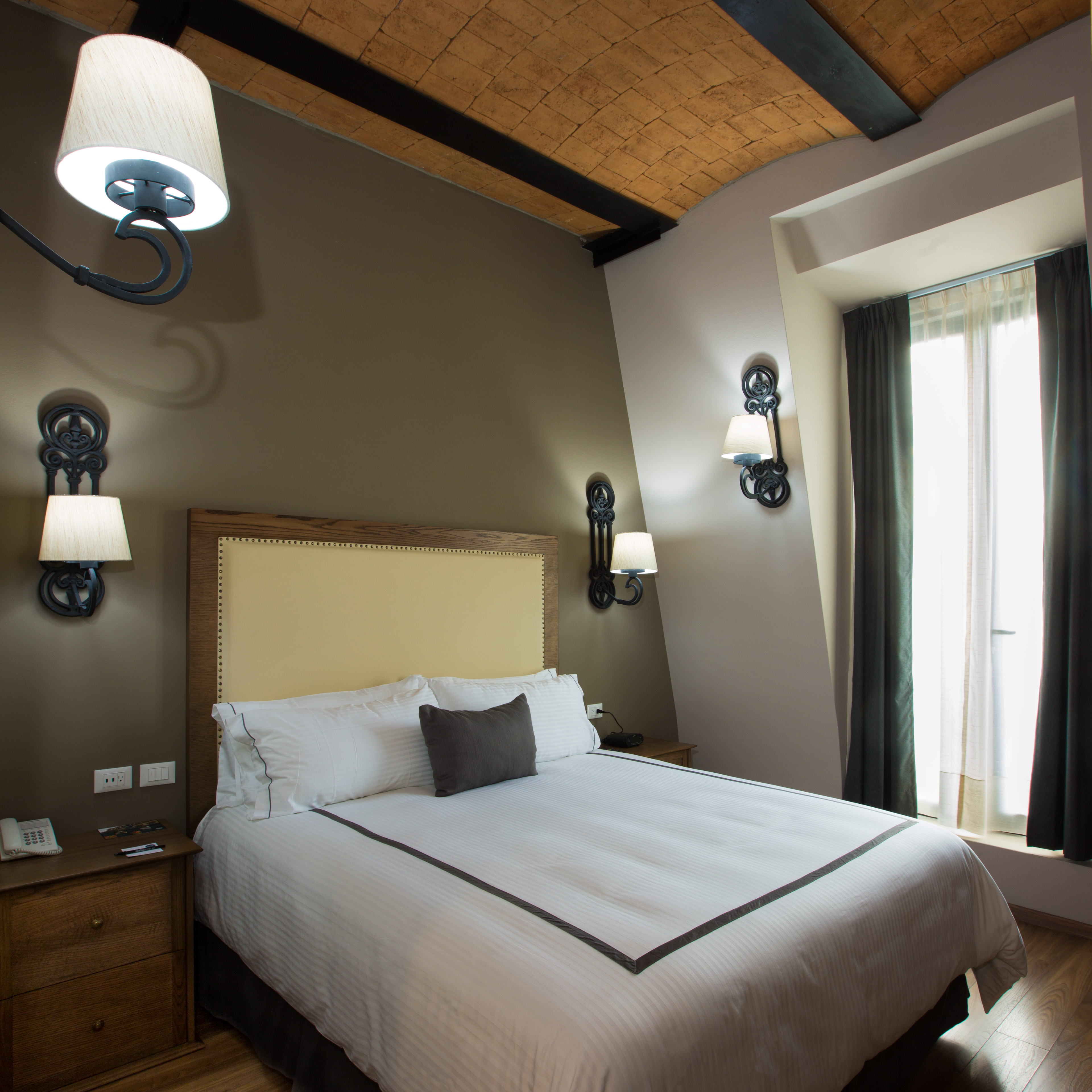 Single Deluxe King Bed