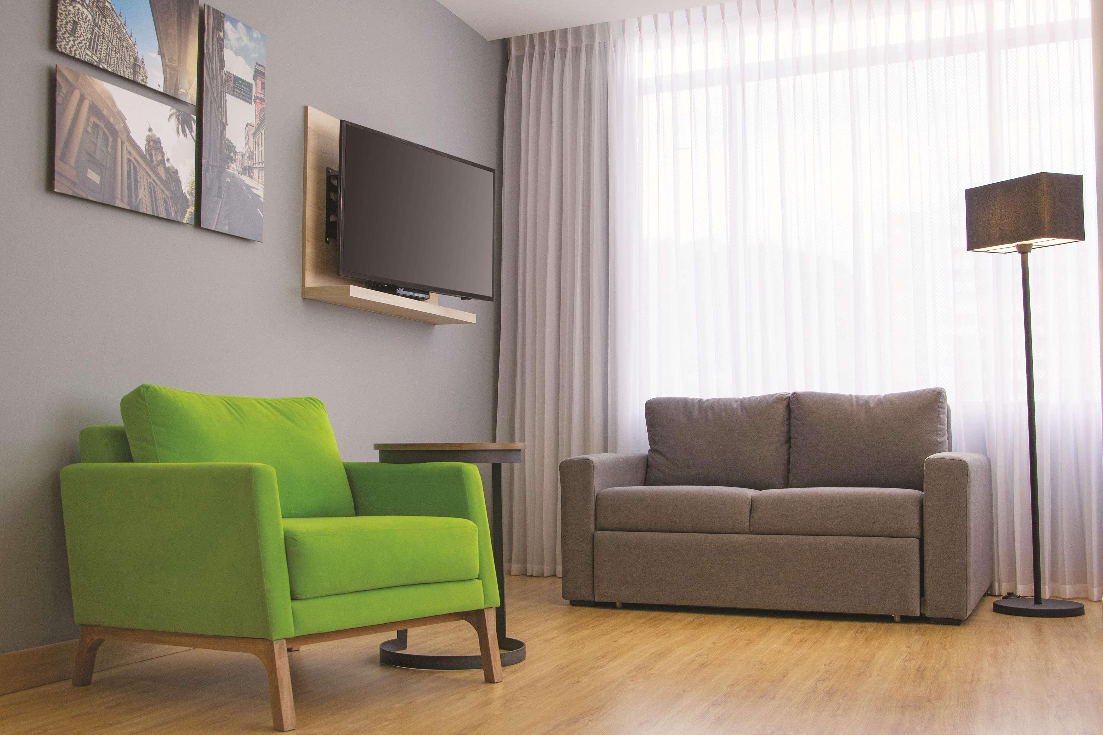 Junior Suite City View King Bed