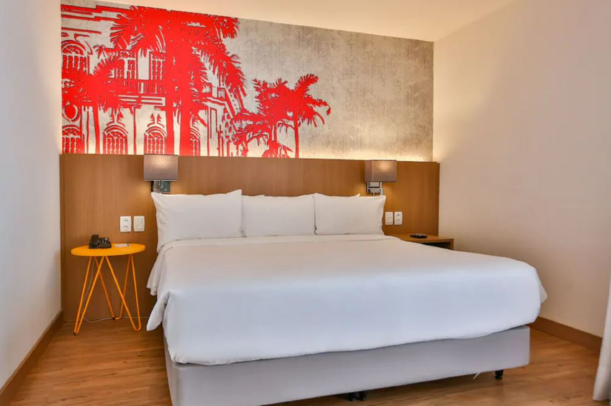 Studio Accessible King Size Bed