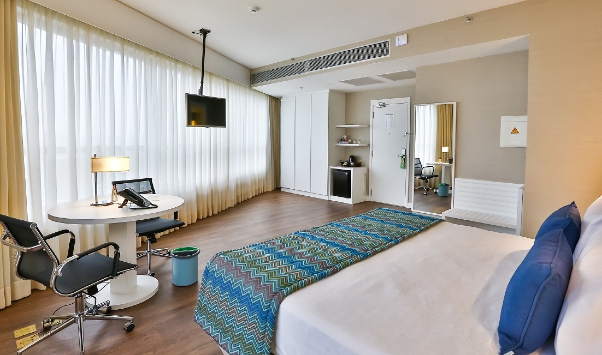 Single Deluxe King Bed