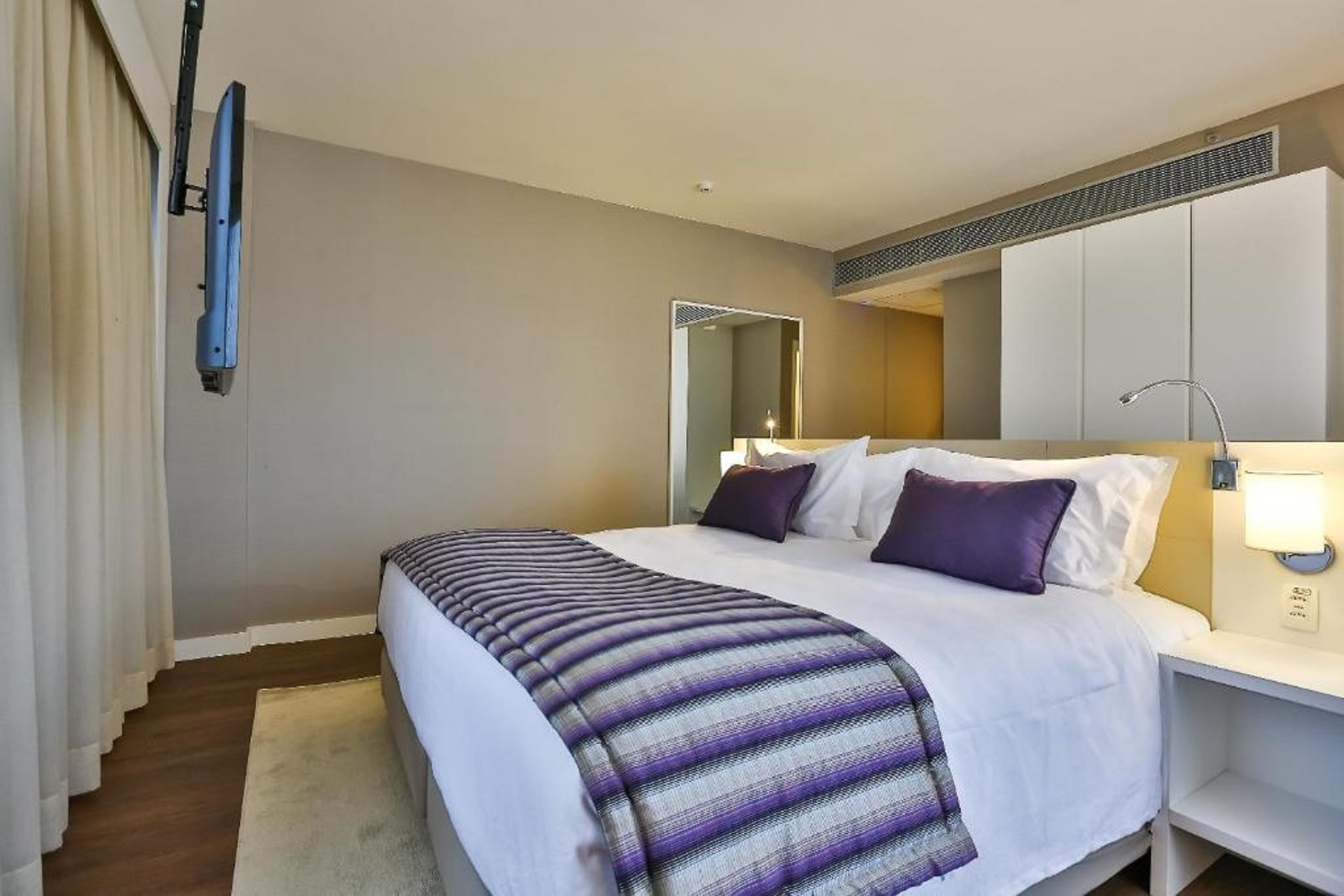 Suite Queen Size Bed