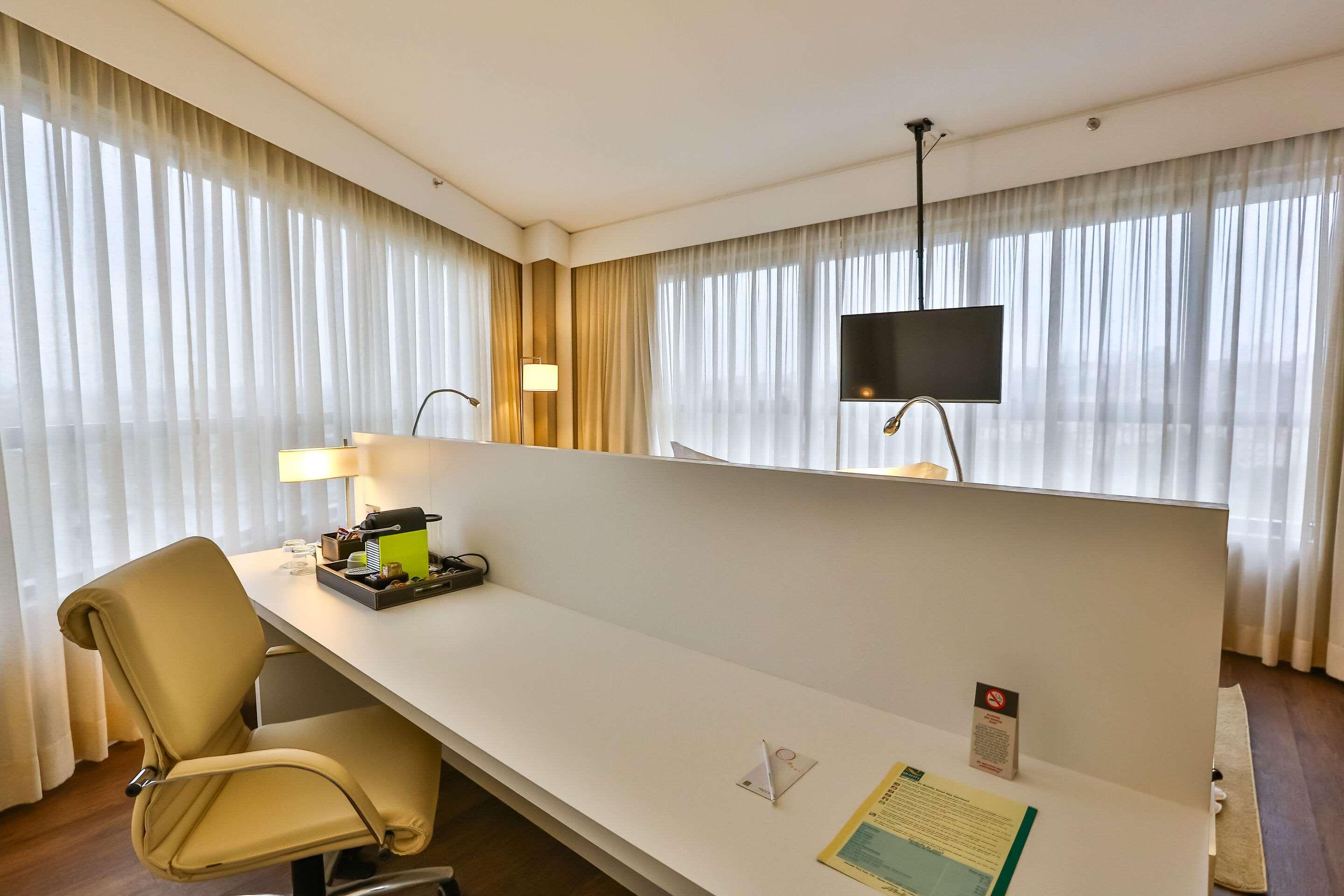 Double Business King Bed