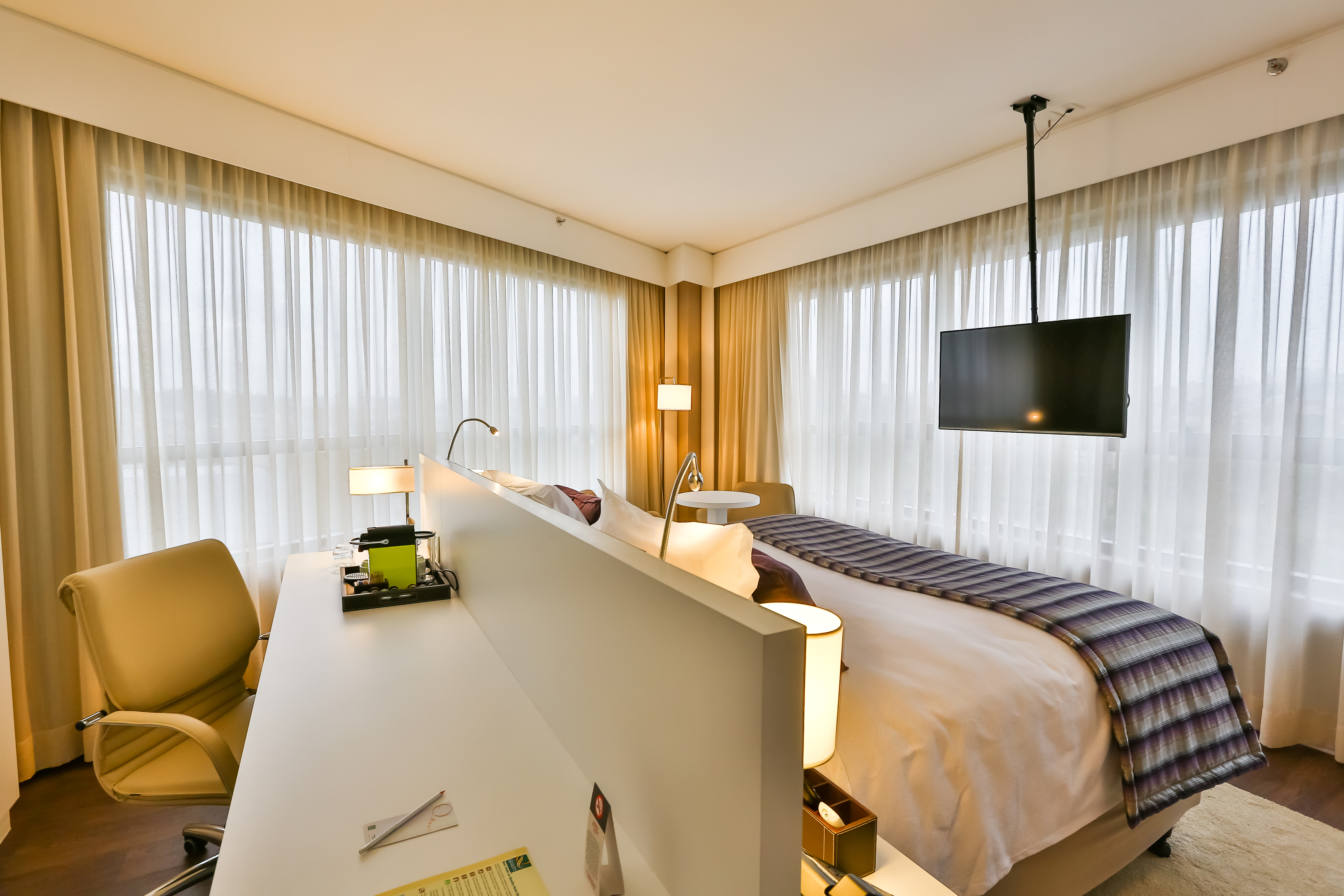 Double Business King Bed