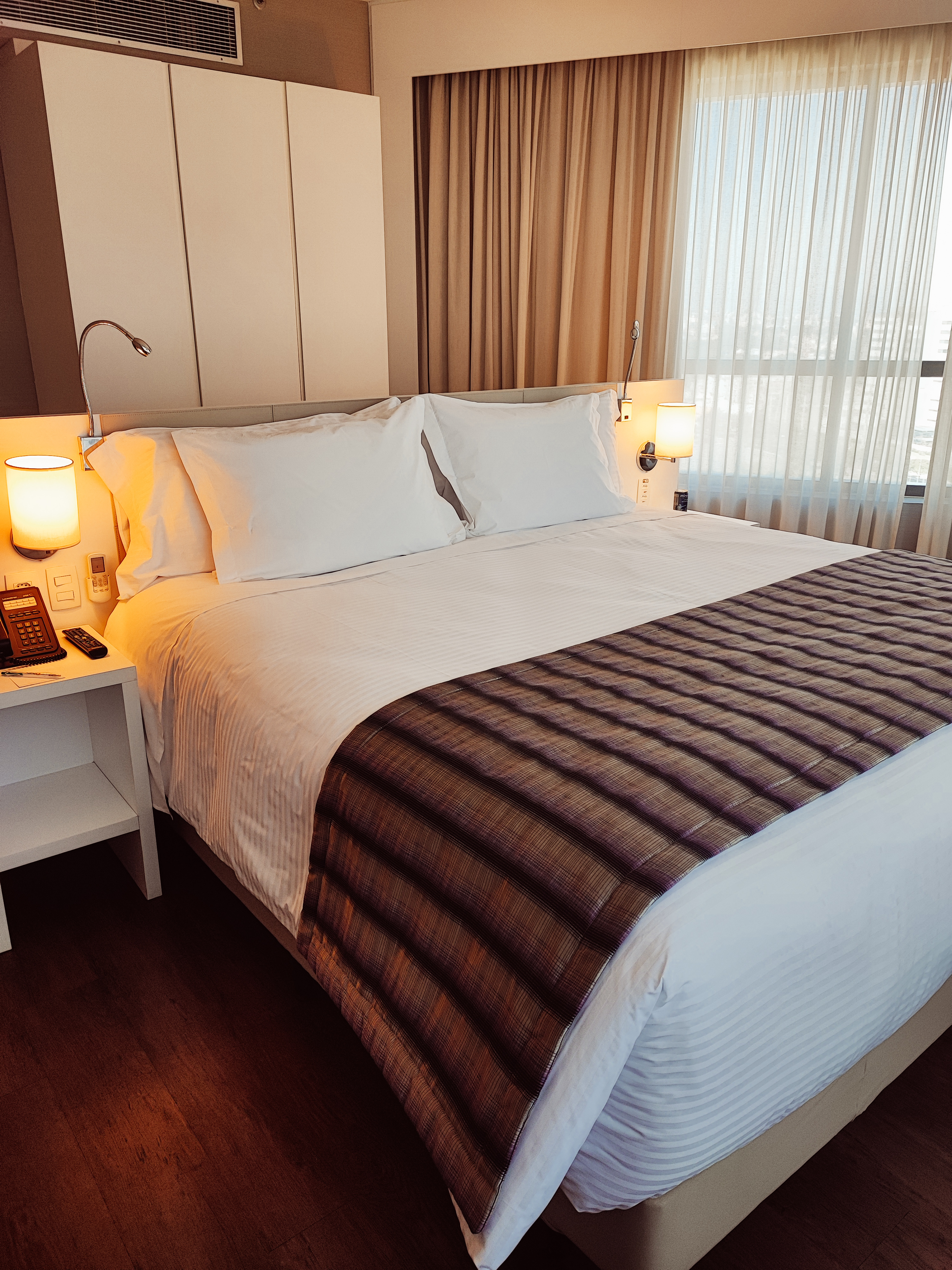 Single Business King Bed