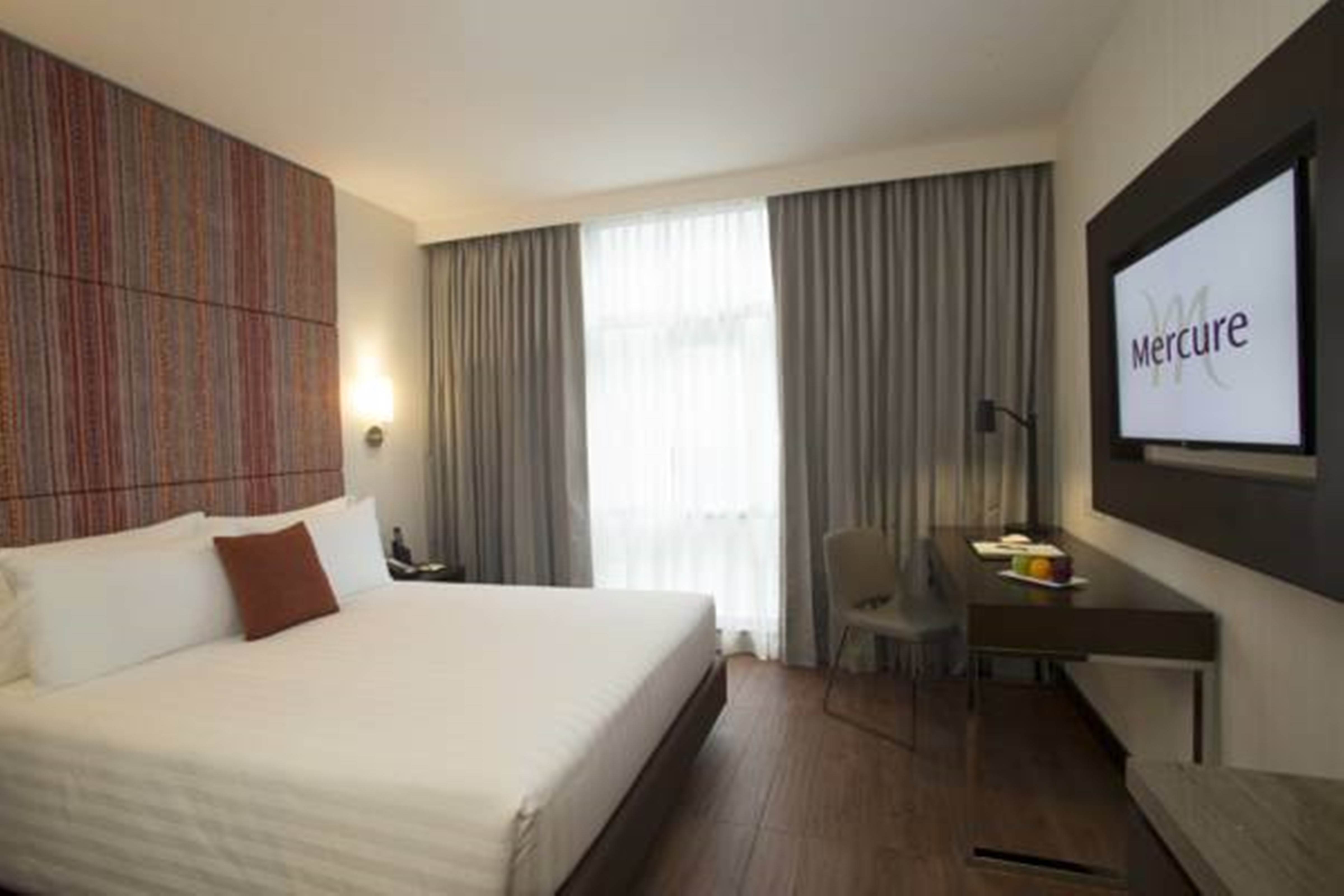 Single Superior Queen Bed