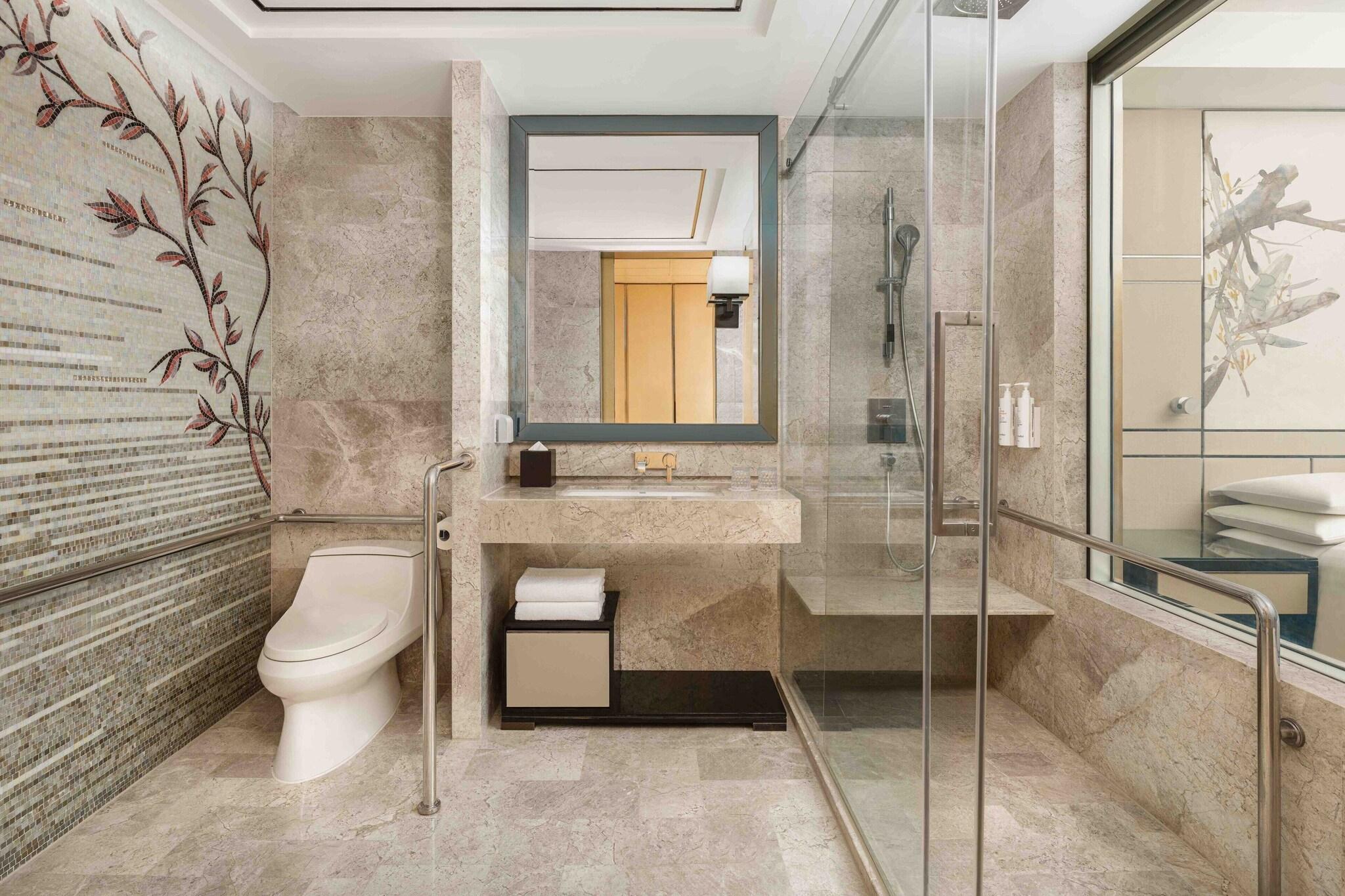 Double Deluxe King Bed