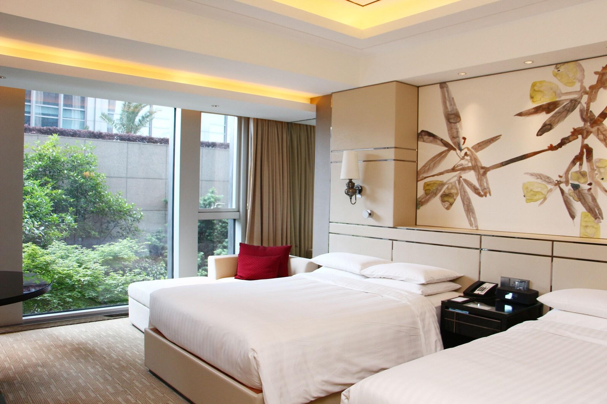 Quadruple Deluxe Two Double Beds