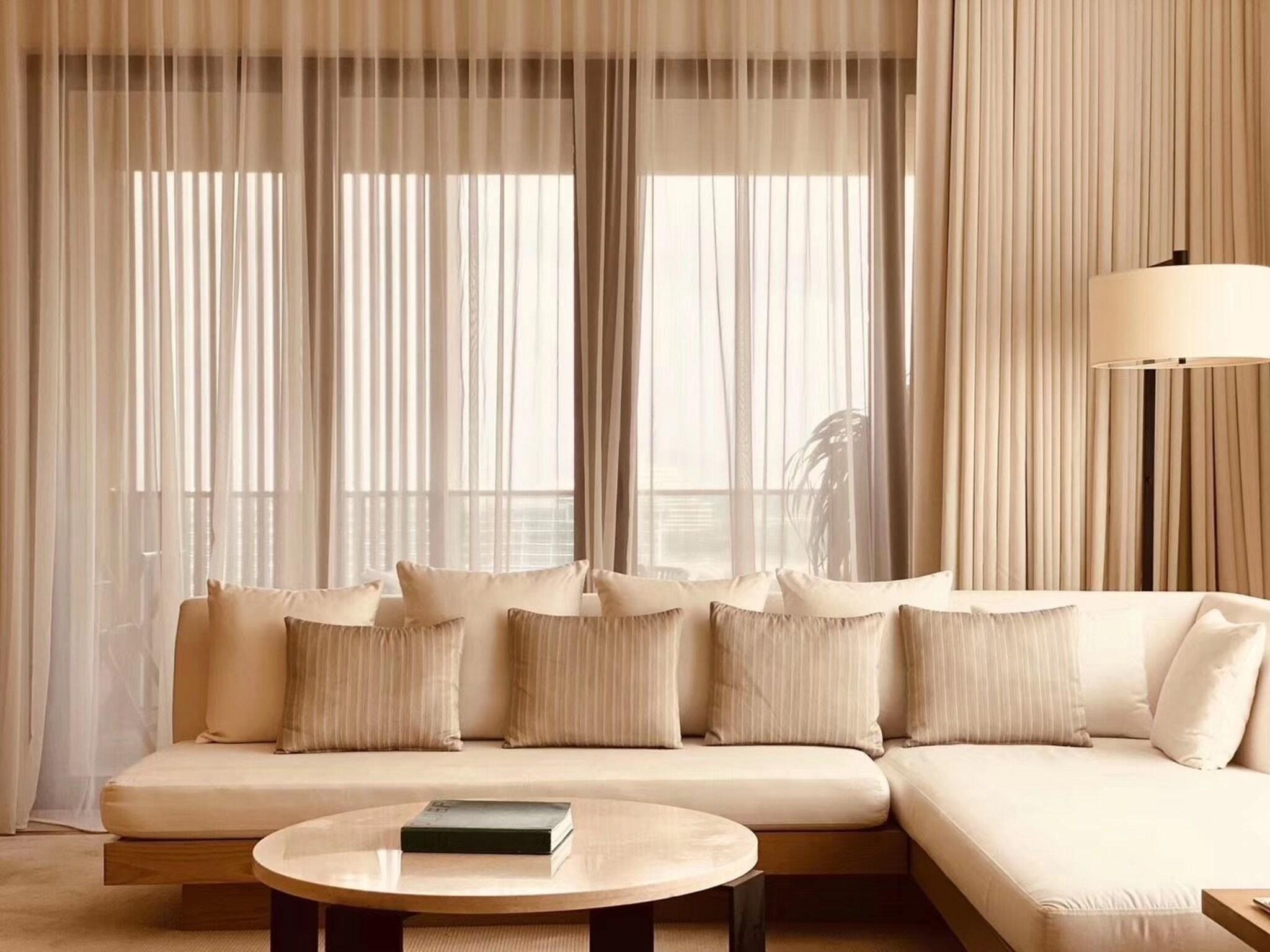 Suite Partial Ocean View King Bed