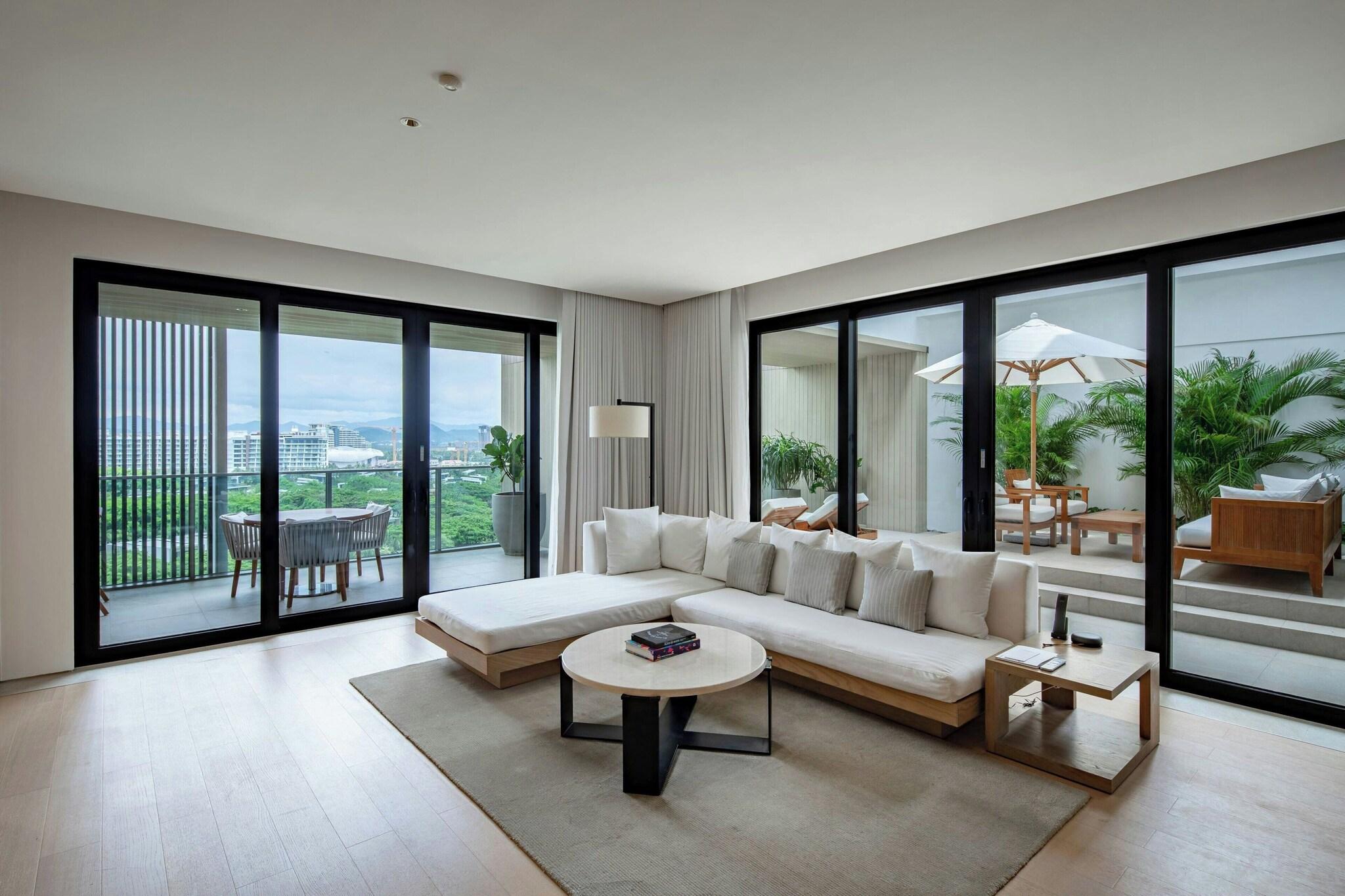 Suite Queen Bed Two Bedrooms